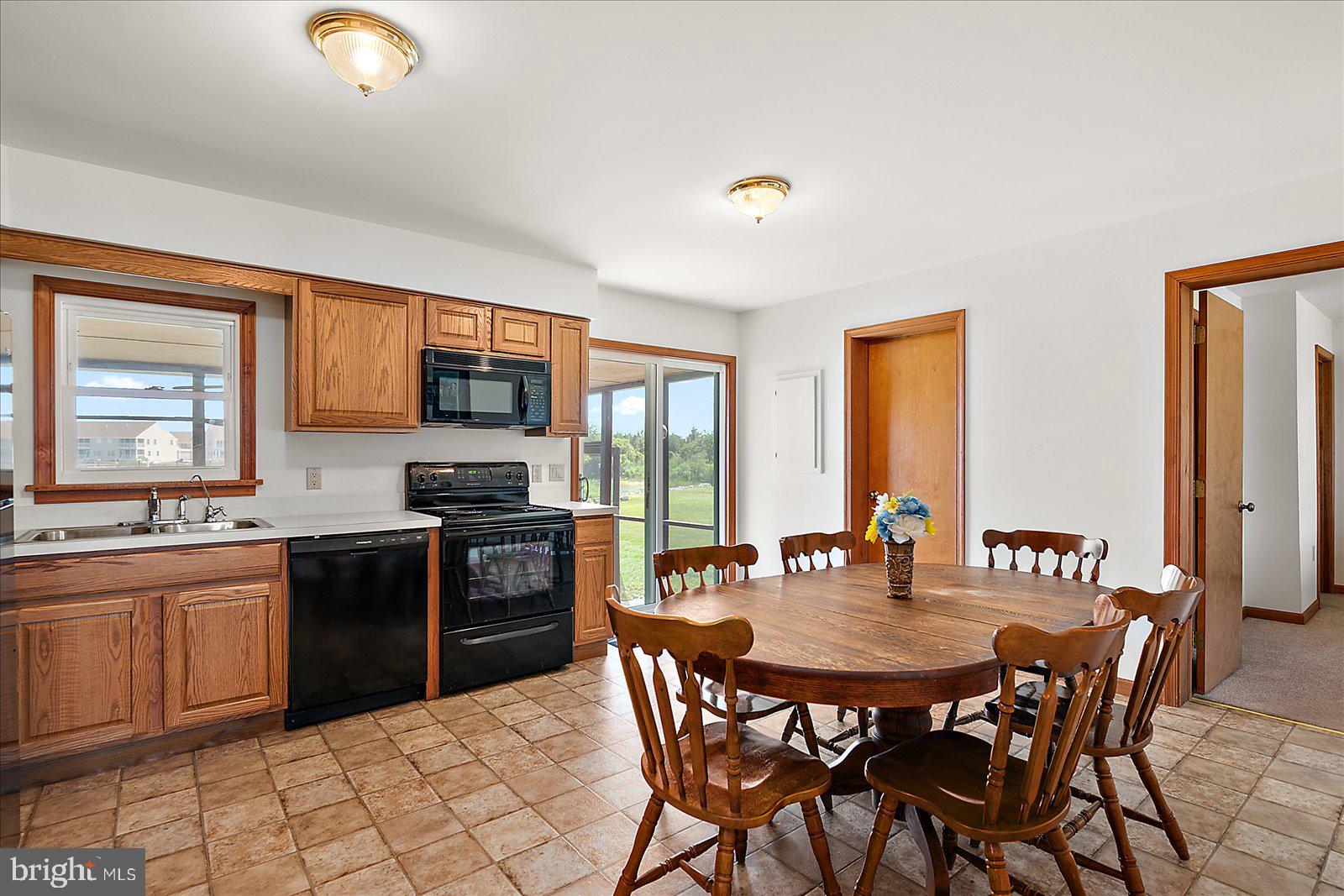 LANDON'S COVE - Residential
