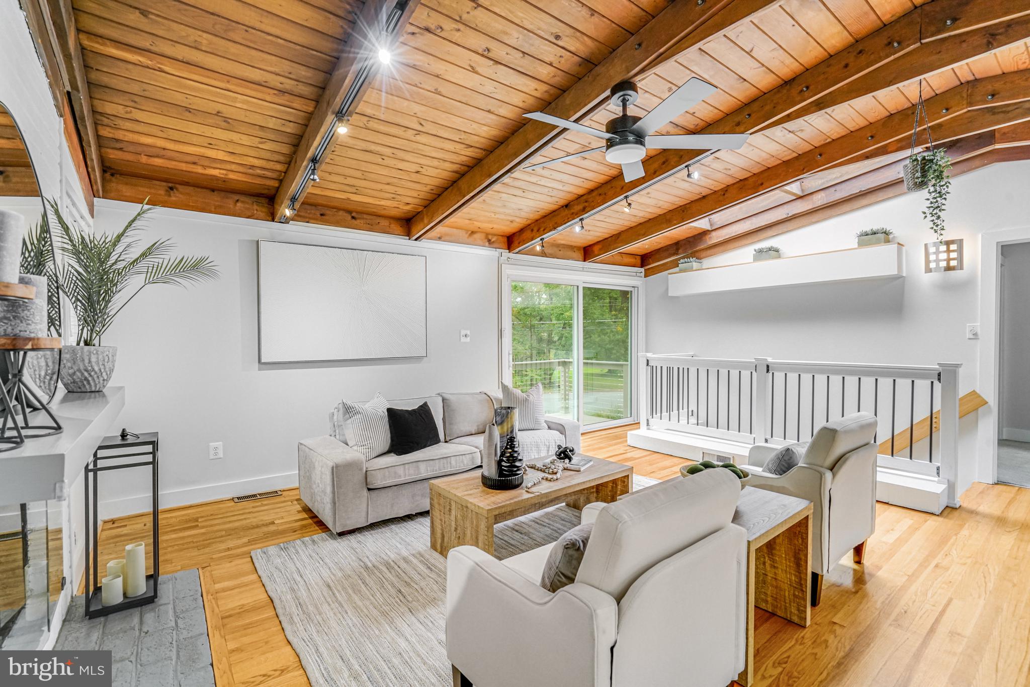 PINE SPRING - Residential