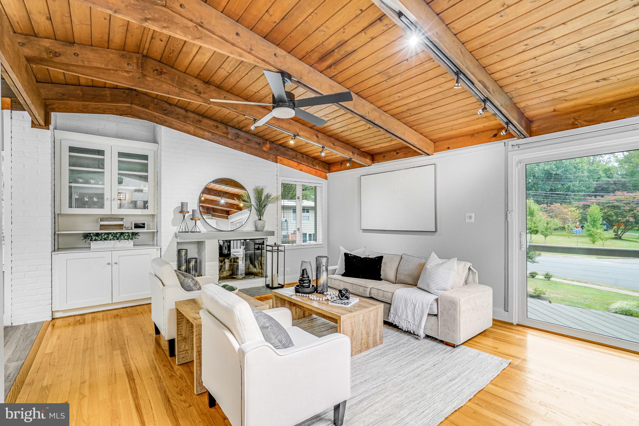 PINE SPRING - Residential