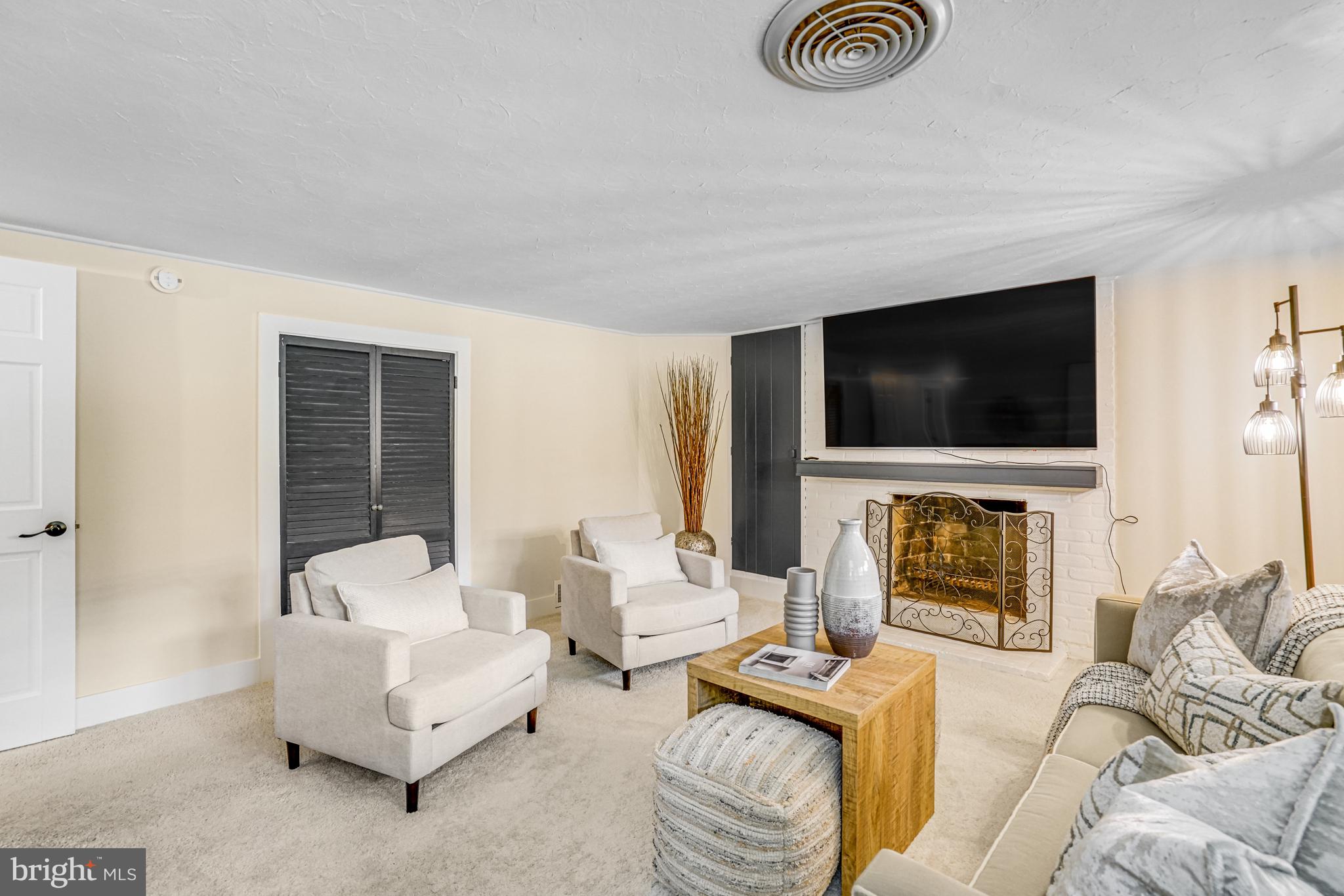 PINE SPRING - Residential