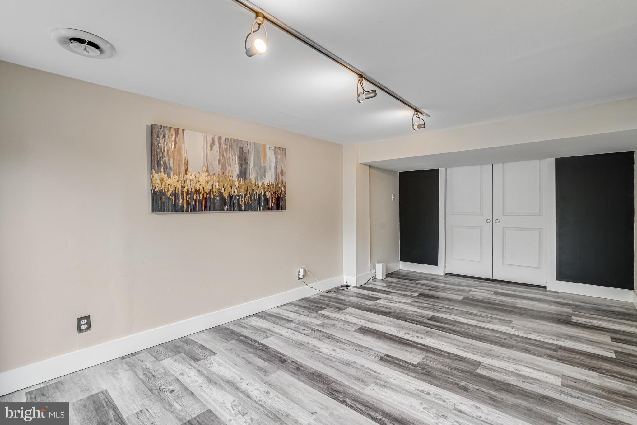 PINE SPRING - Residential