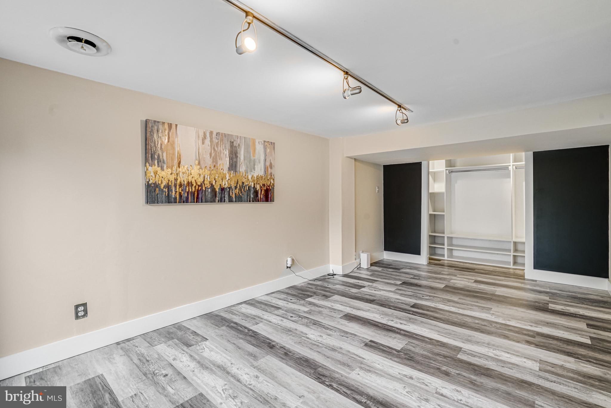 PINE SPRING - Residential