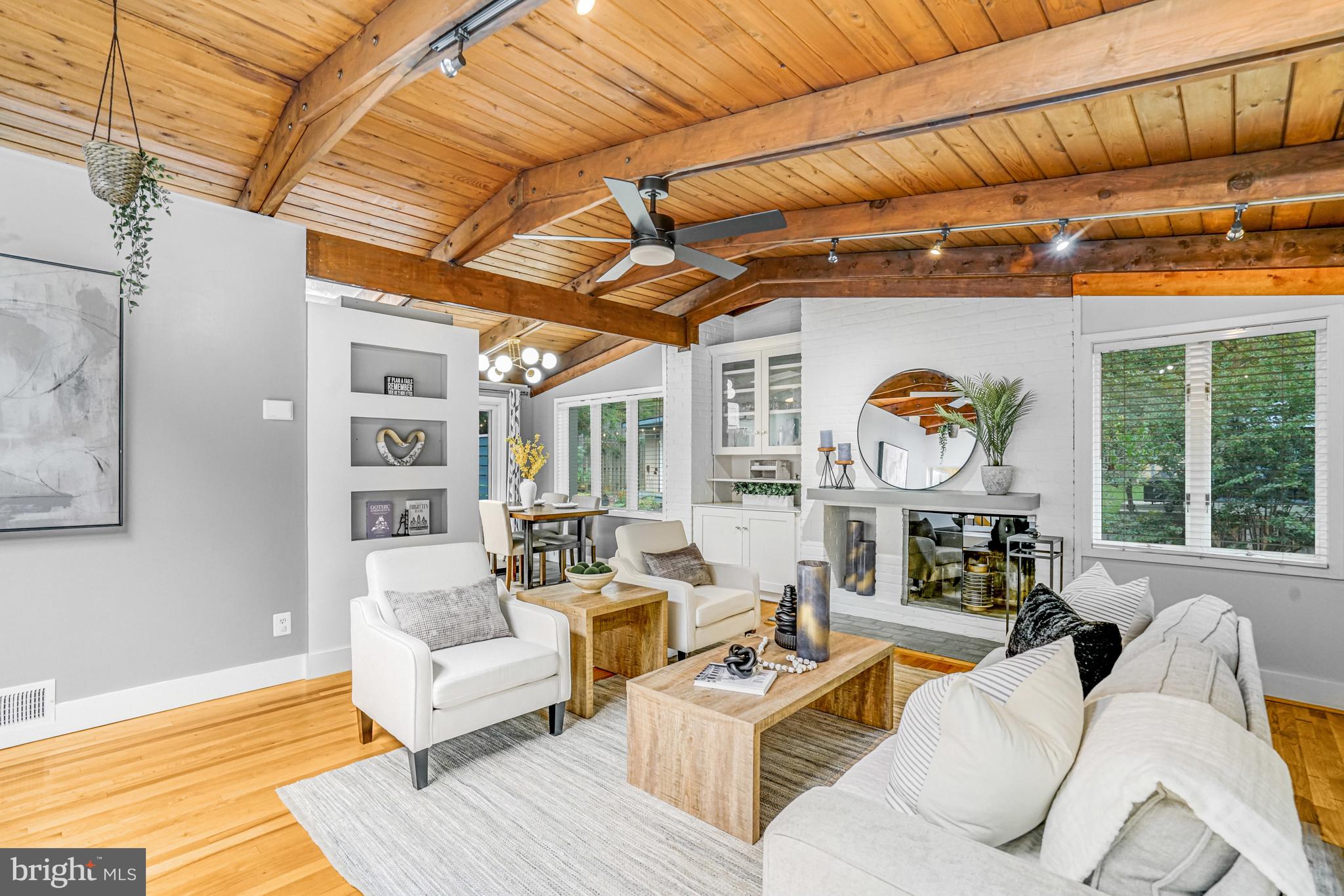 PINE SPRING - Residential