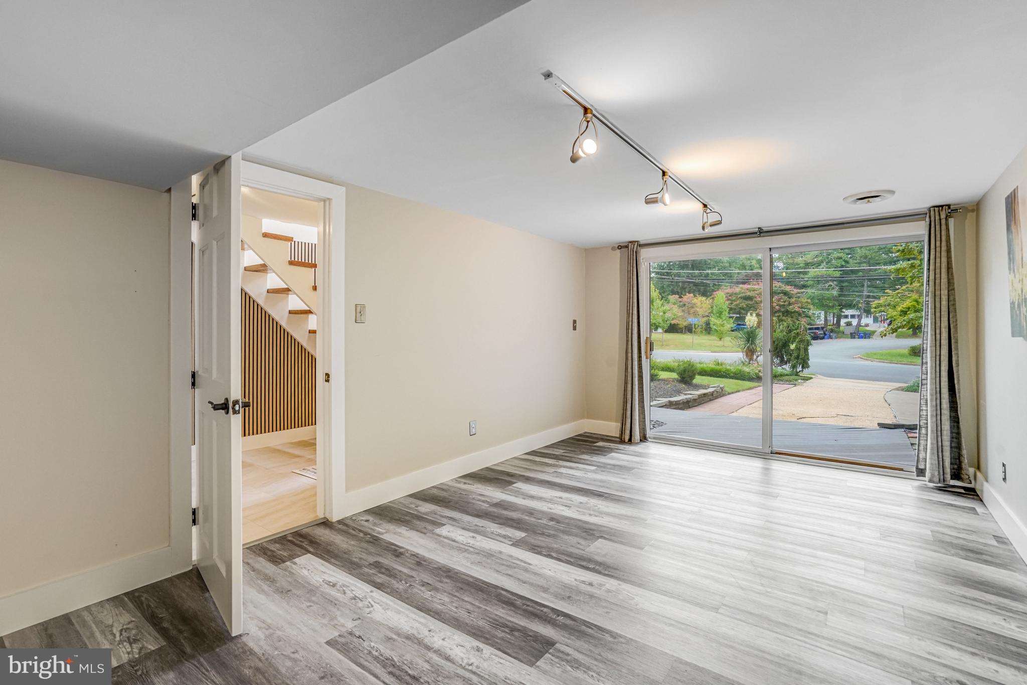 PINE SPRING - Residential