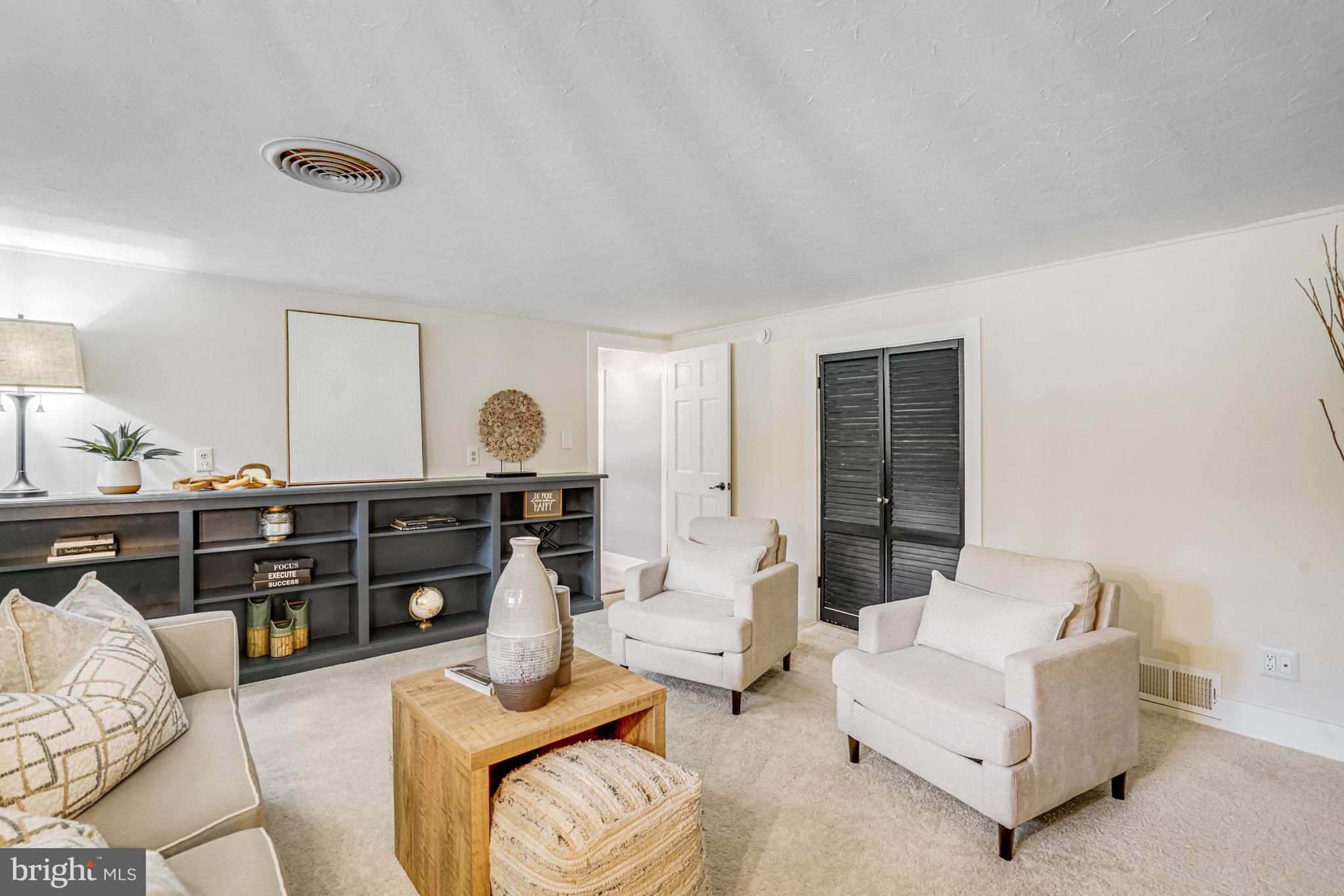 PINE SPRING - Residential