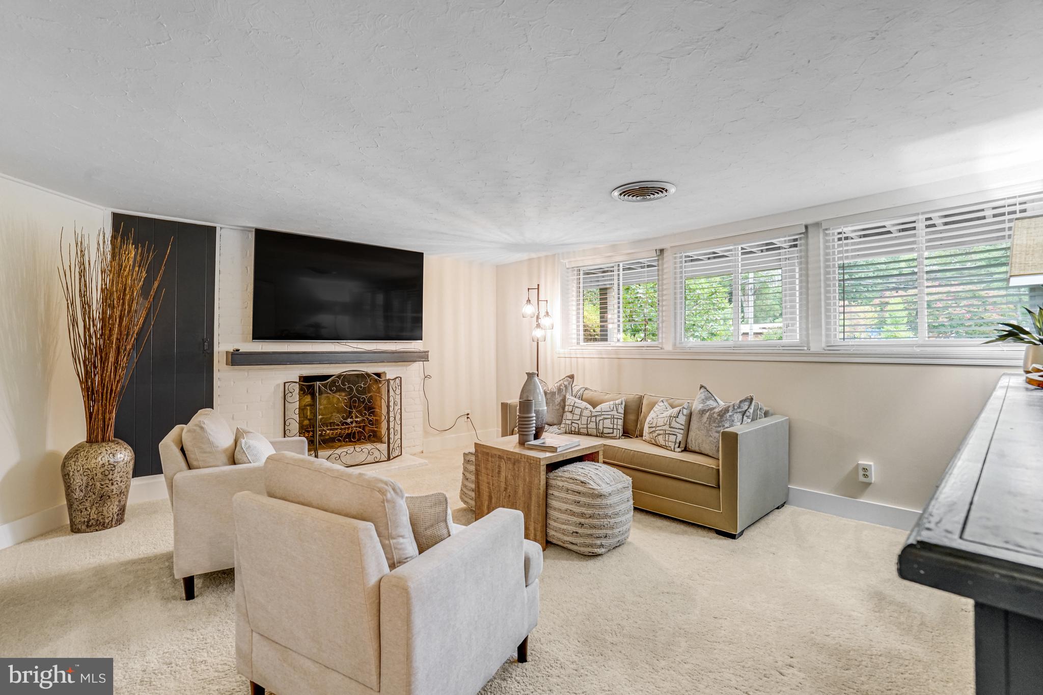 PINE SPRING - Residential