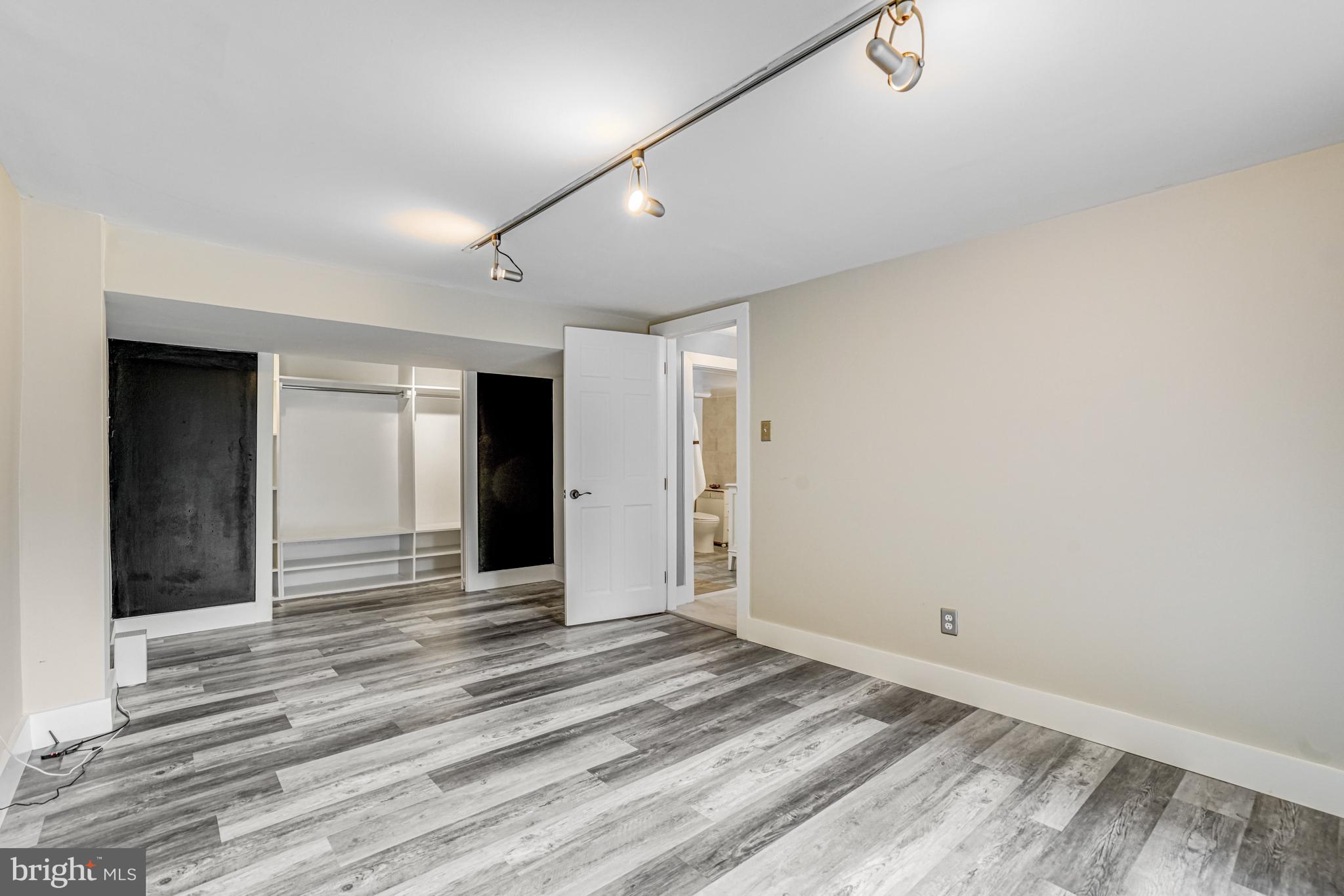 PINE SPRING - Residential