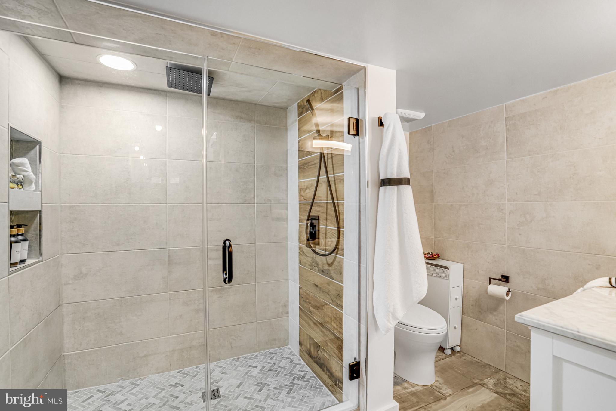 PINE SPRING - Residential