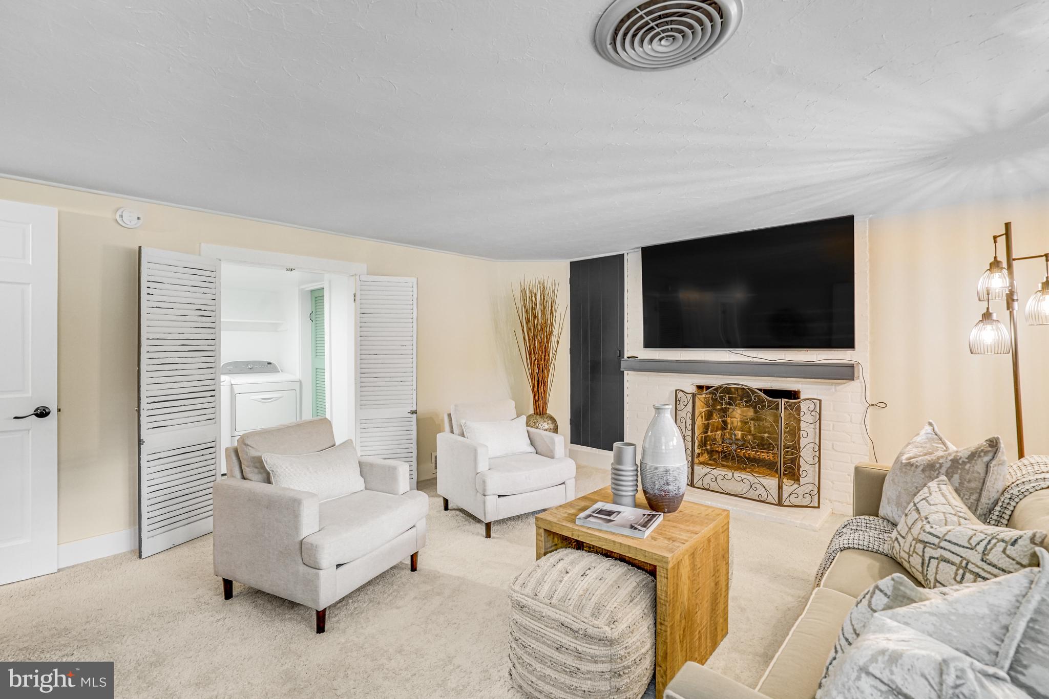 PINE SPRING - Residential