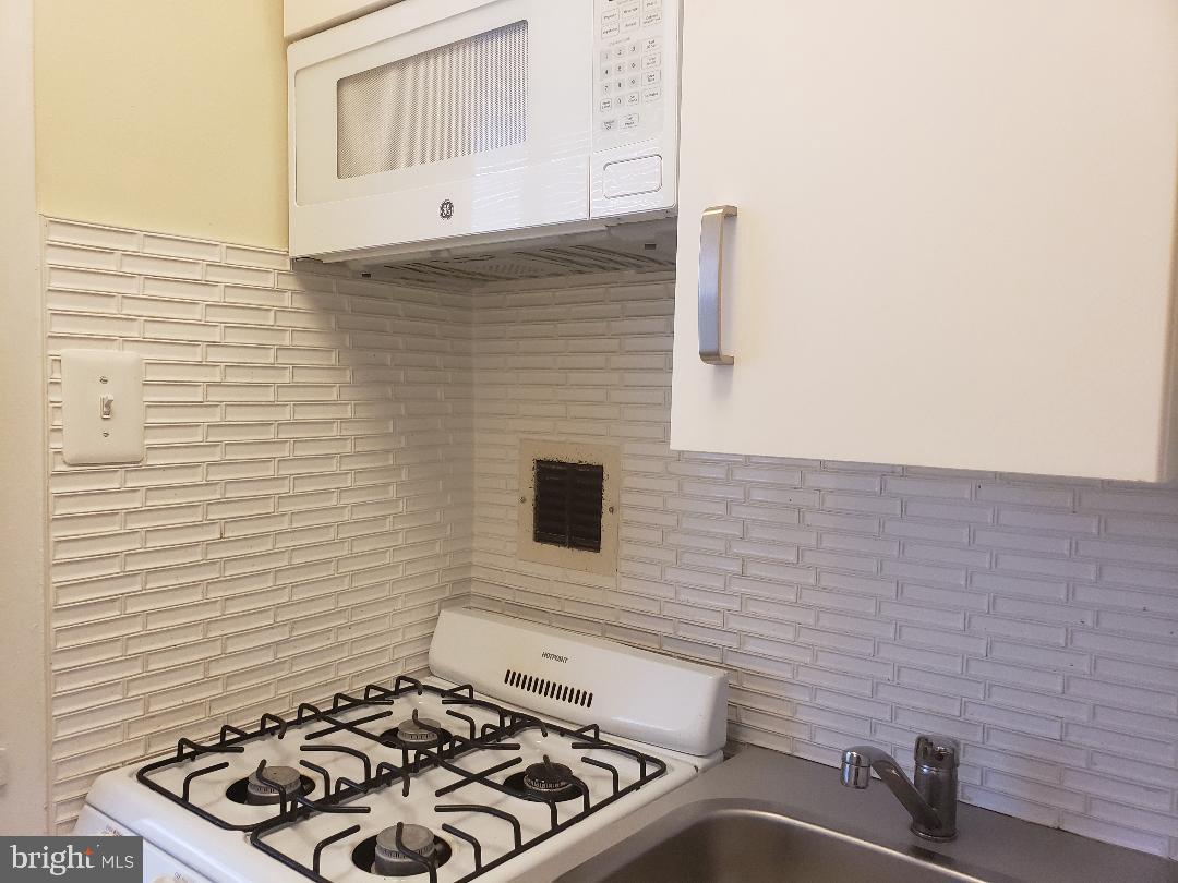 RIVER PLACE WEST - Residential Lease