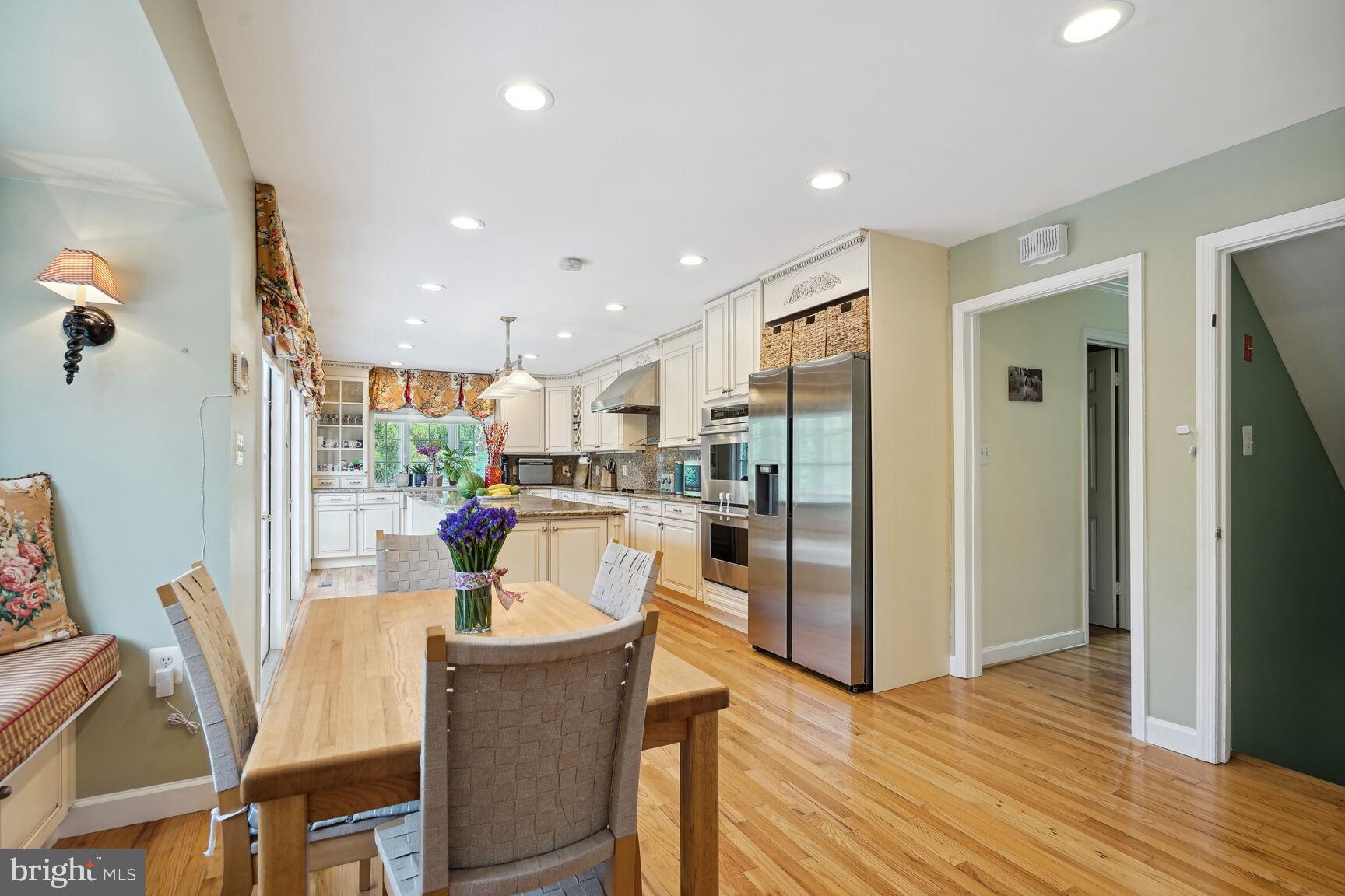 HOLLY KNOLL - Residential Lease