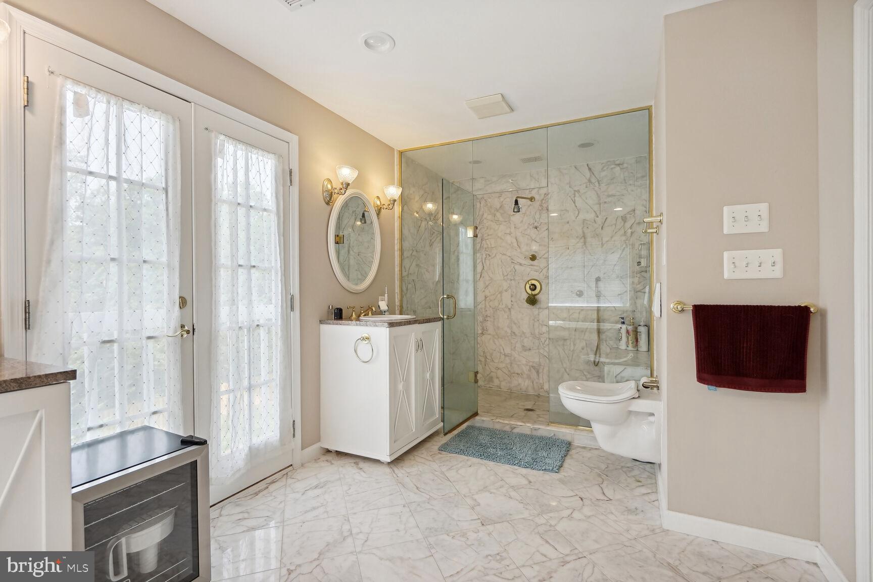 HOLLY KNOLL - Residential Lease