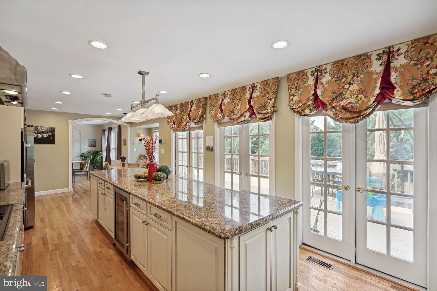 HOLLY KNOLL - Residential Lease