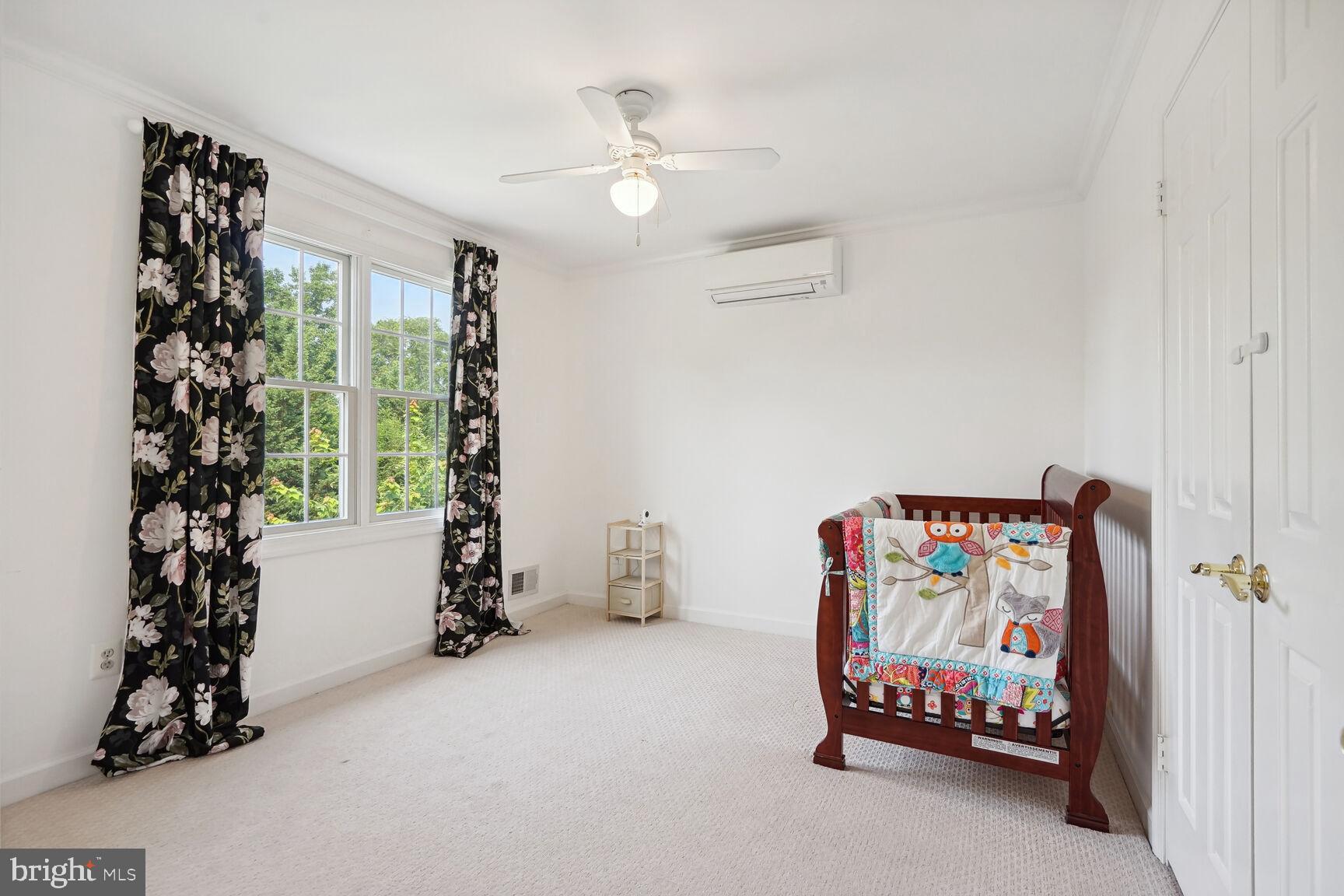 HOLLY KNOLL - Residential Lease