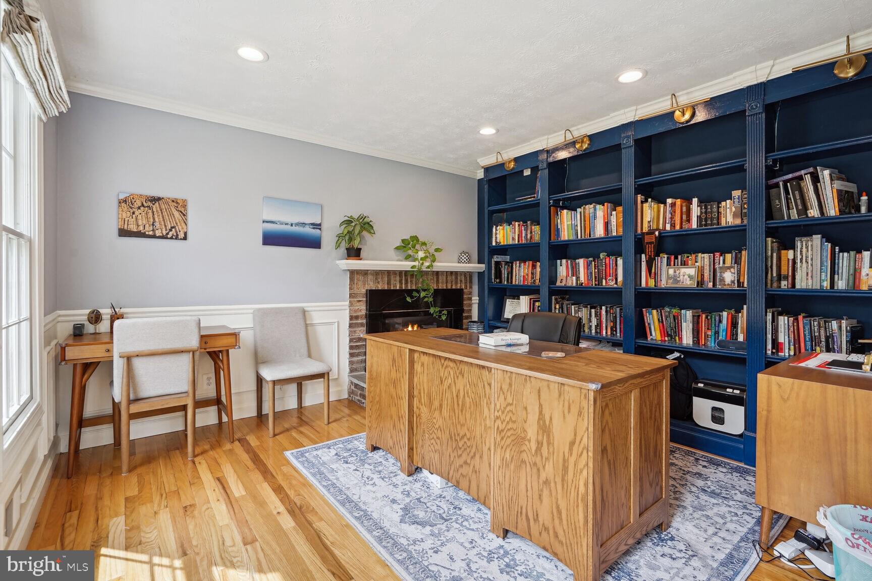 HOLLY KNOLL - Residential Lease