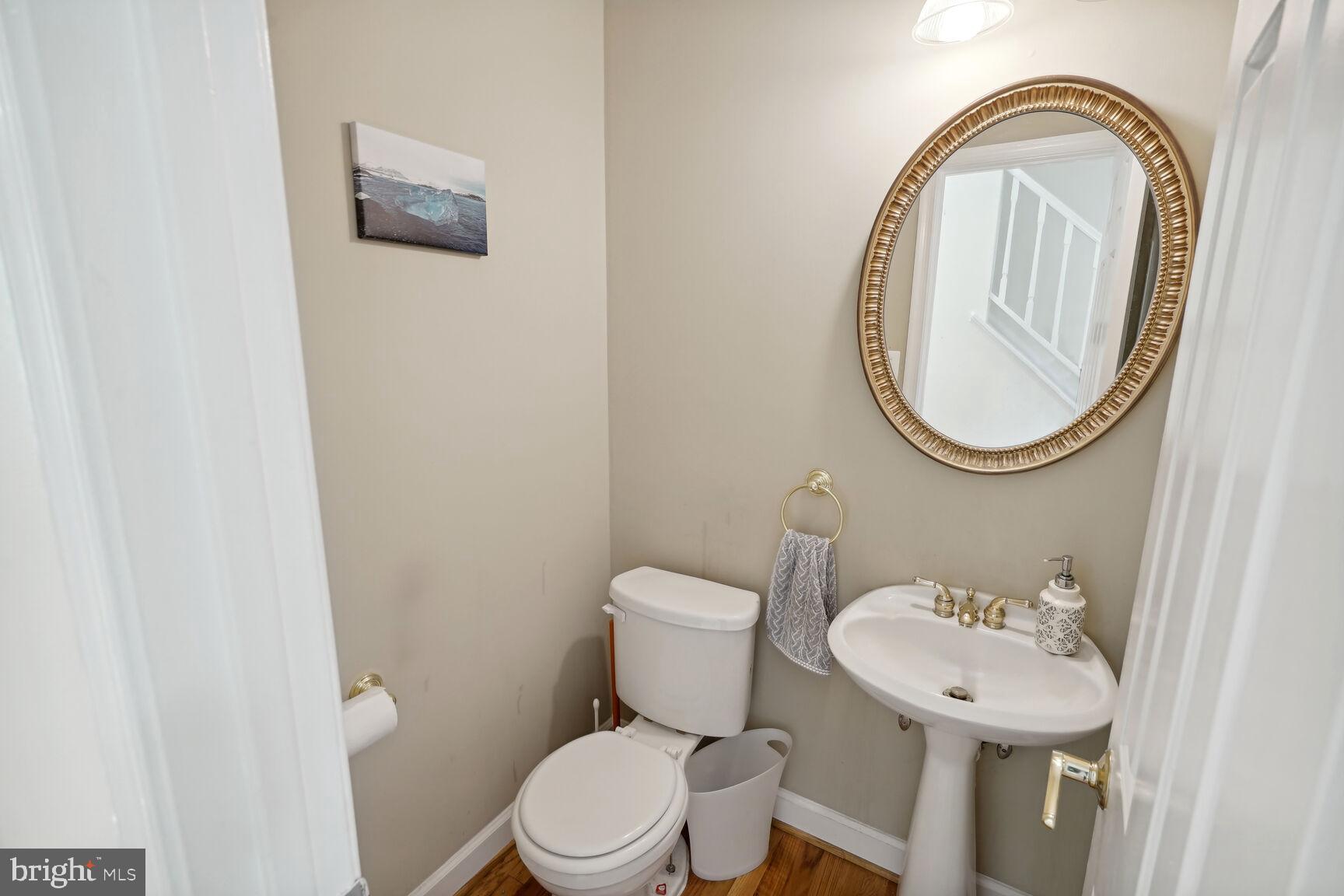 HOLLY KNOLL - Residential Lease