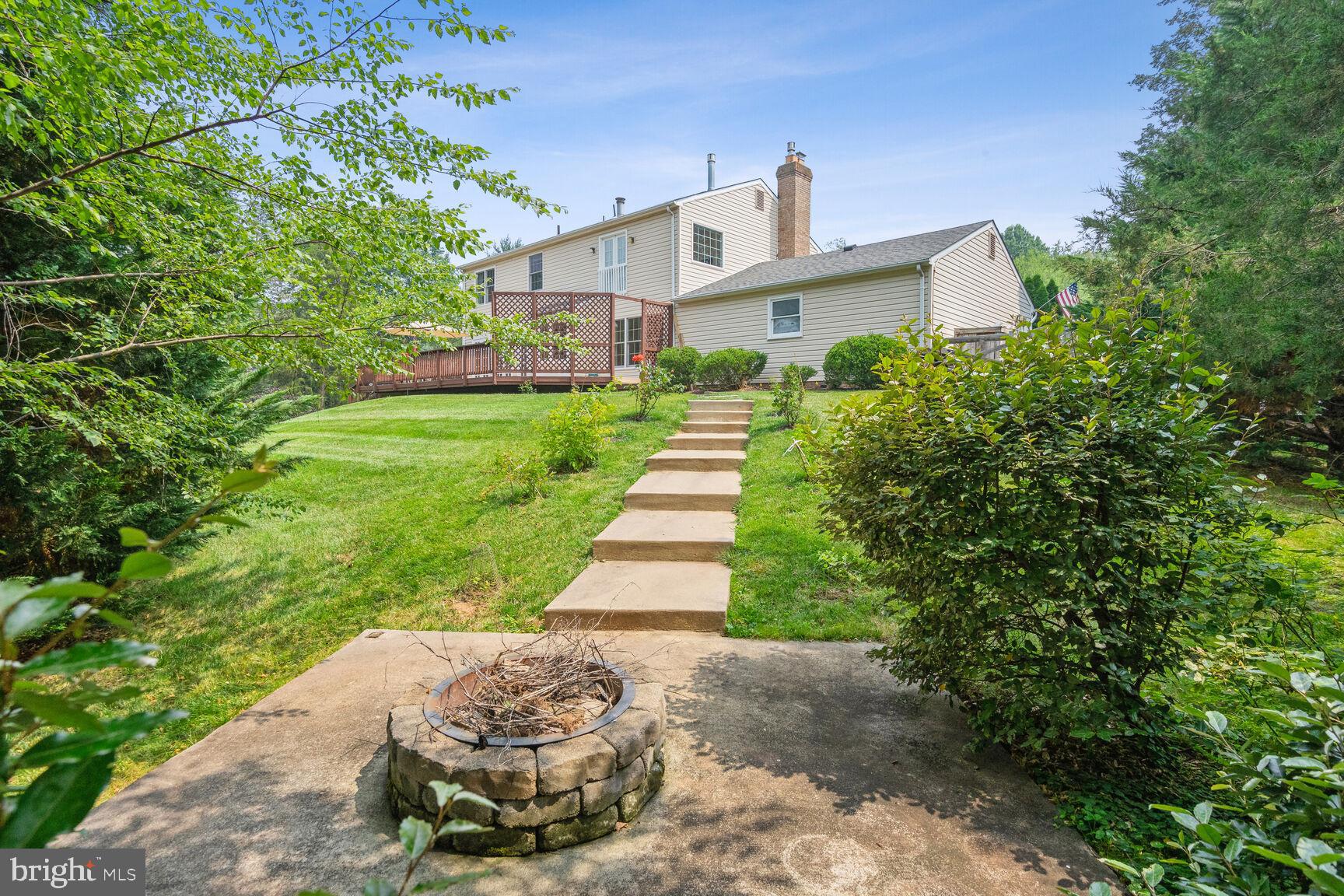 HOLLY KNOLL - Residential Lease