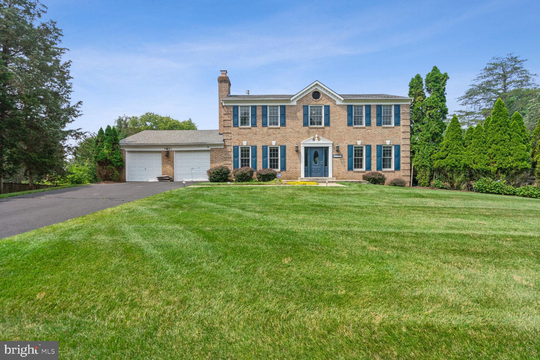 HOLLY KNOLL - Residential Lease