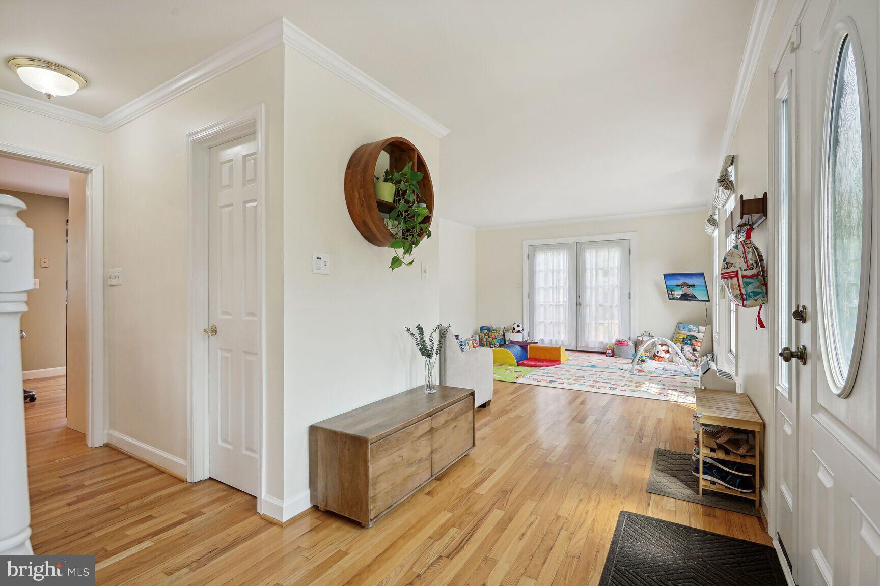 HOLLY KNOLL - Residential Lease