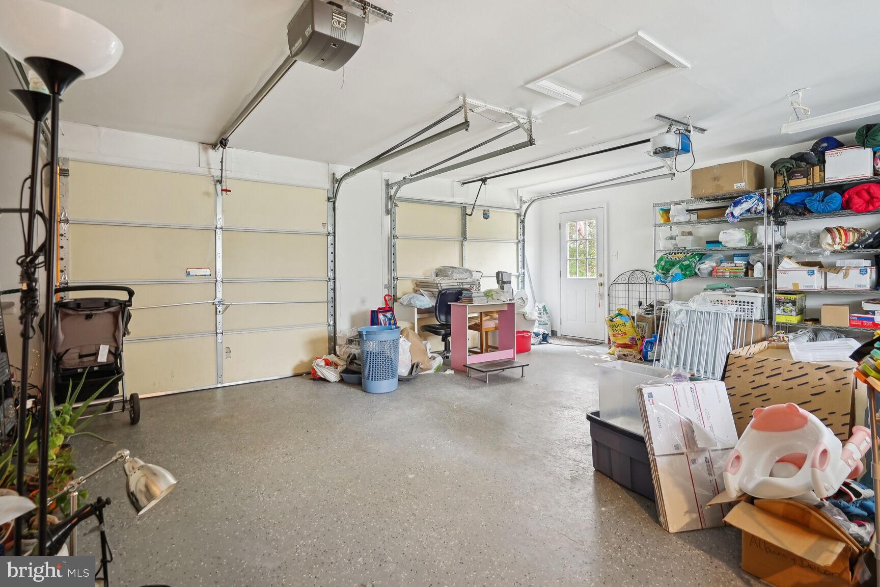 HOLLY KNOLL - Residential Lease