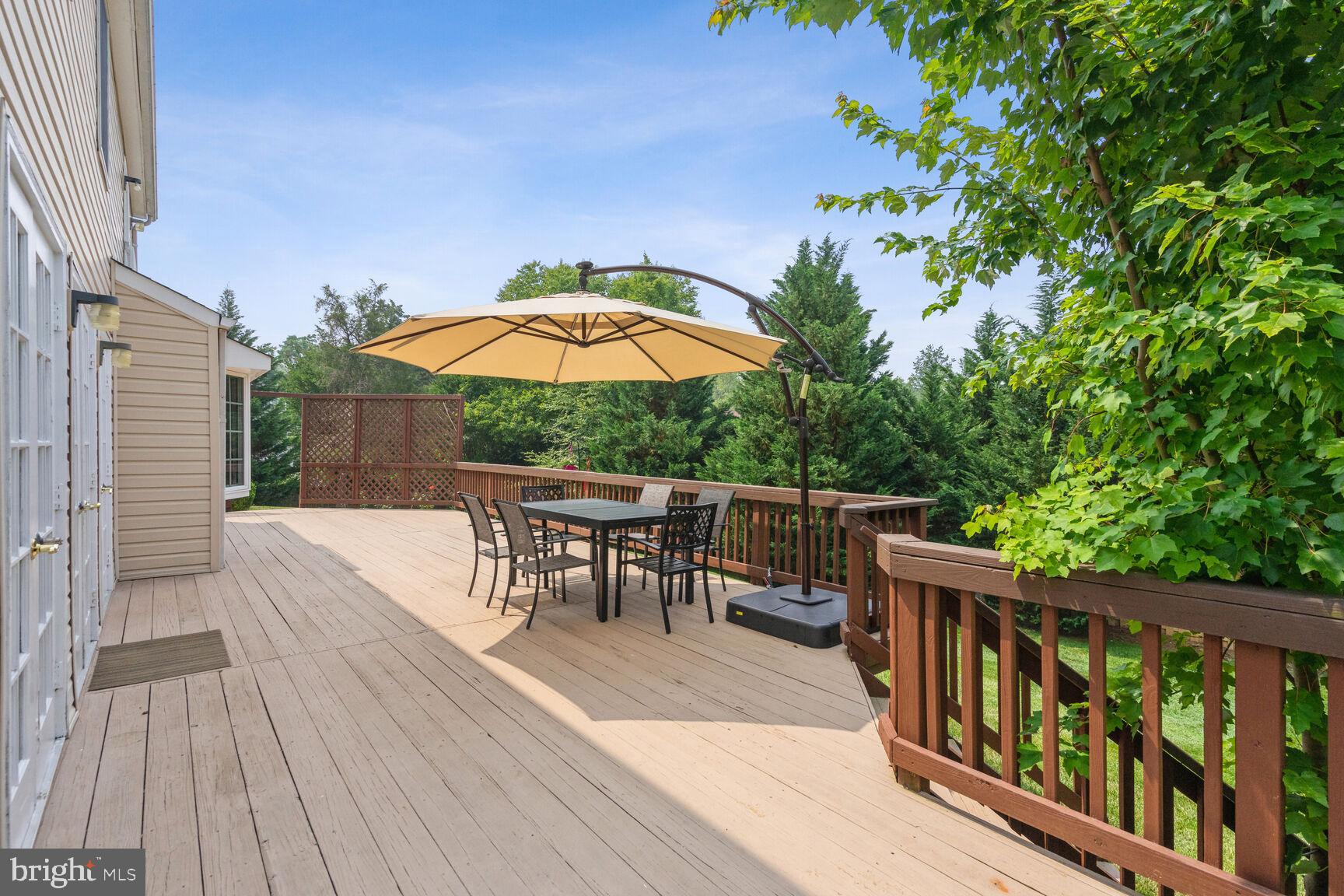 HOLLY KNOLL - Residential Lease