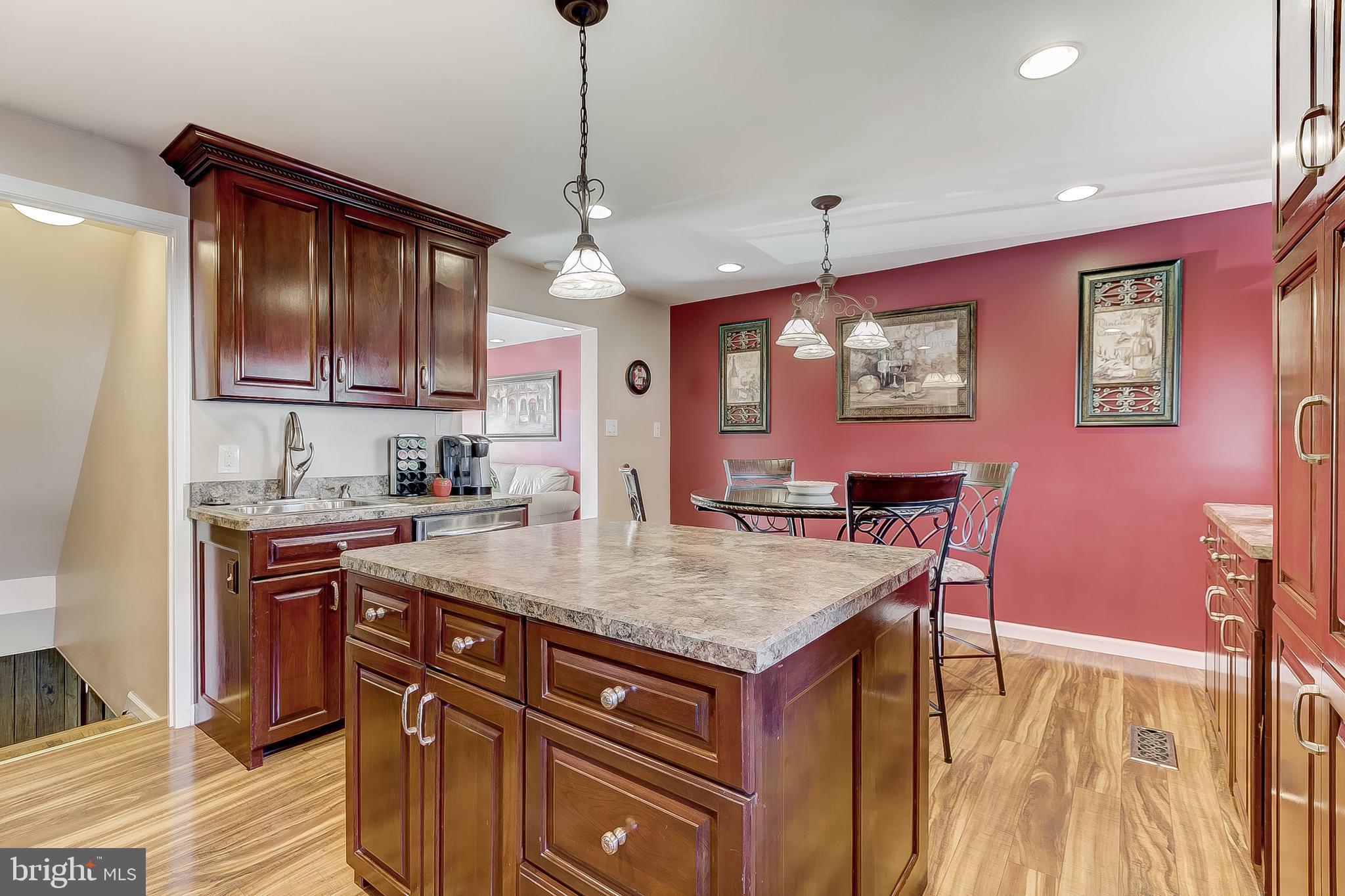 MIDDLE RIVER - Residential