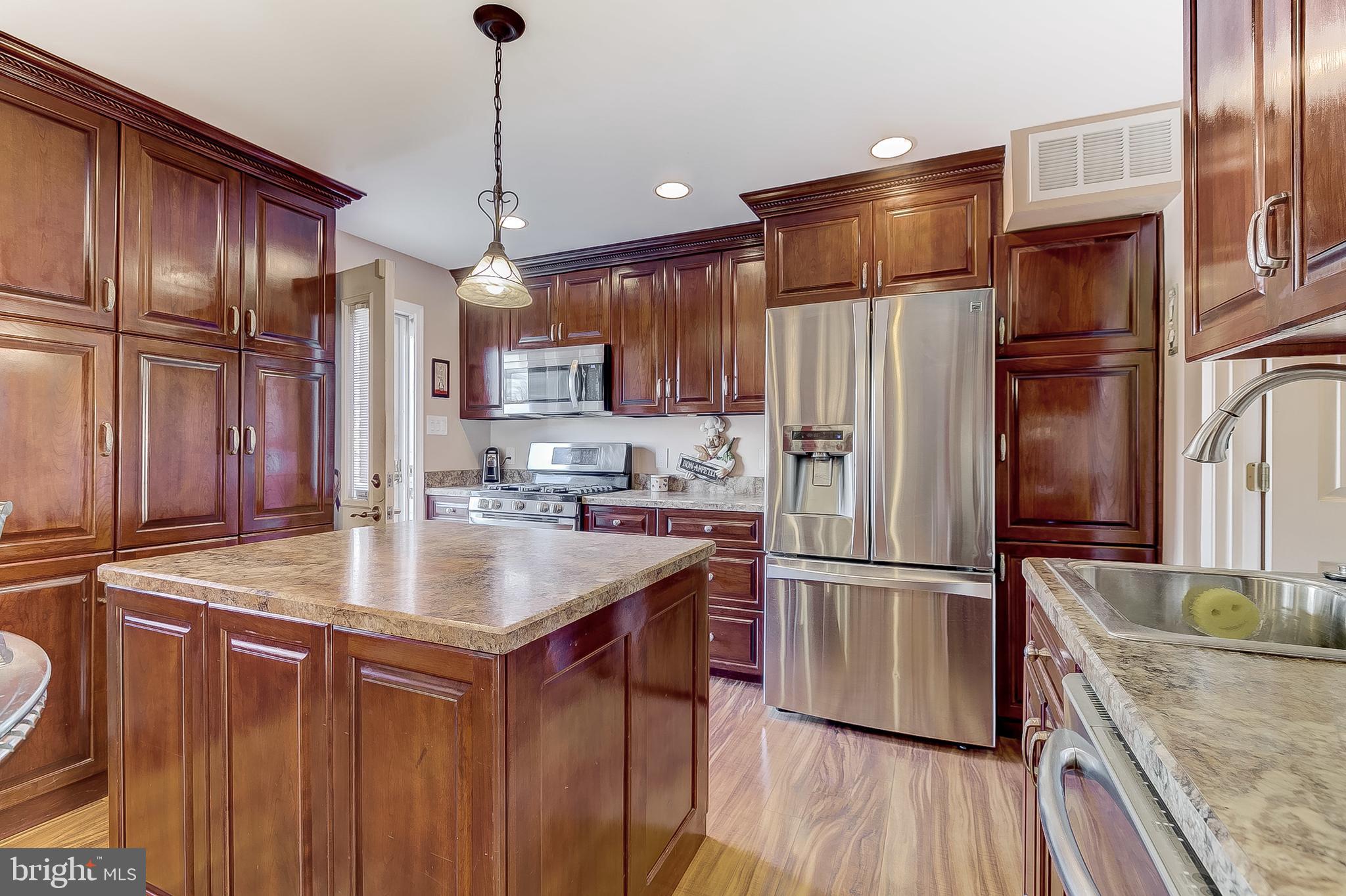 MIDDLE RIVER - Residential