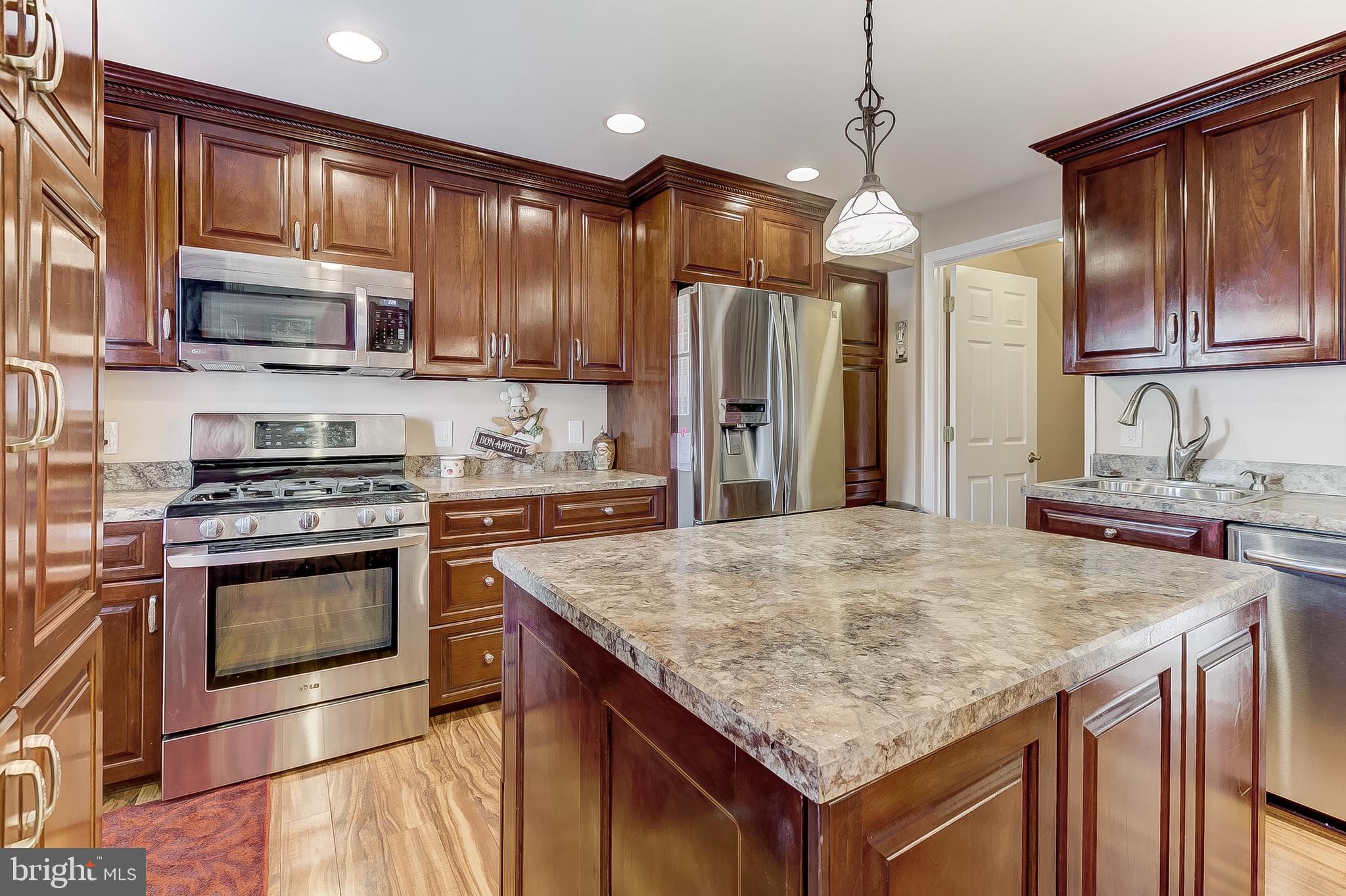 MIDDLE RIVER - Residential