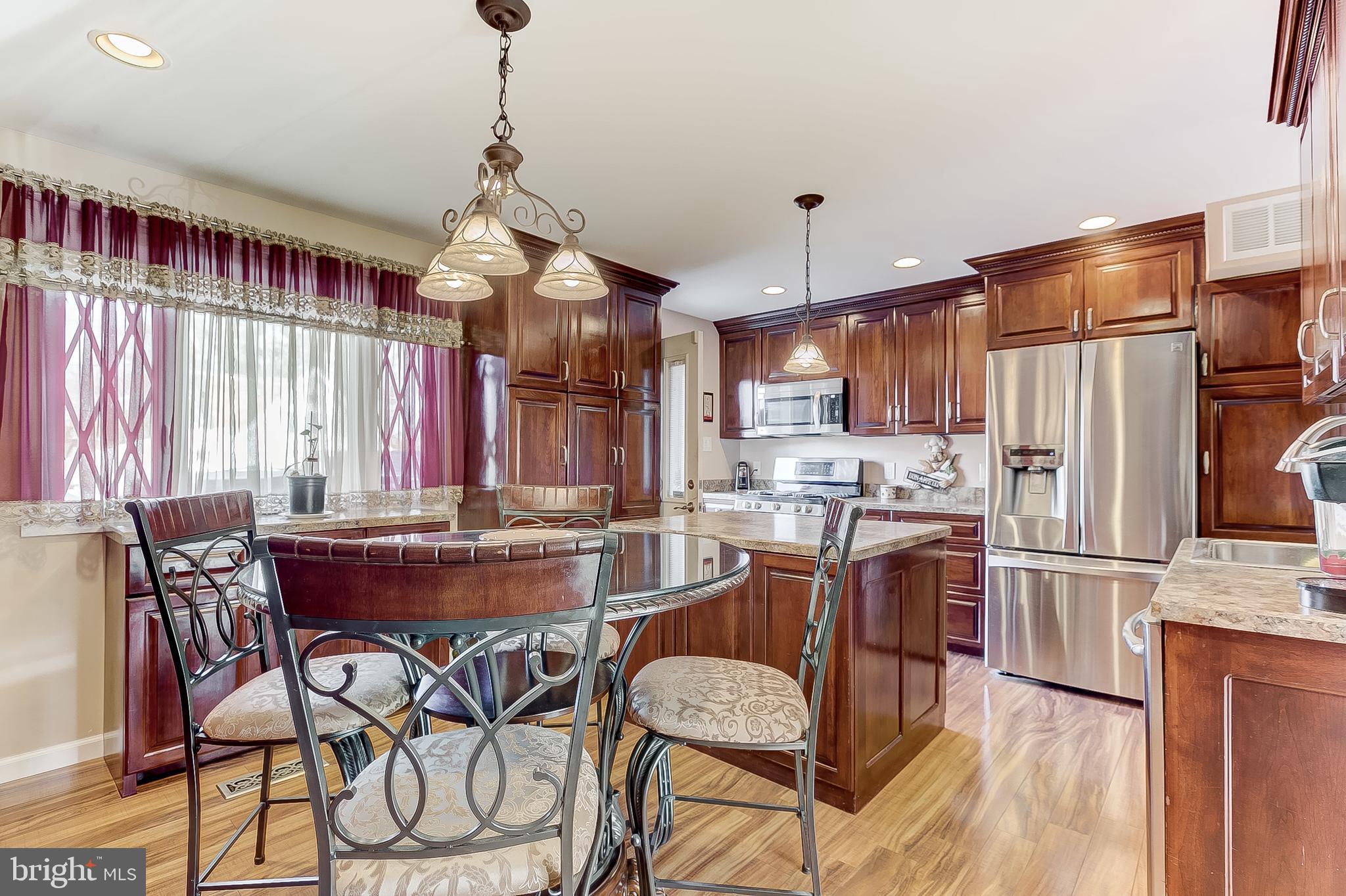 MIDDLE RIVER - Residential