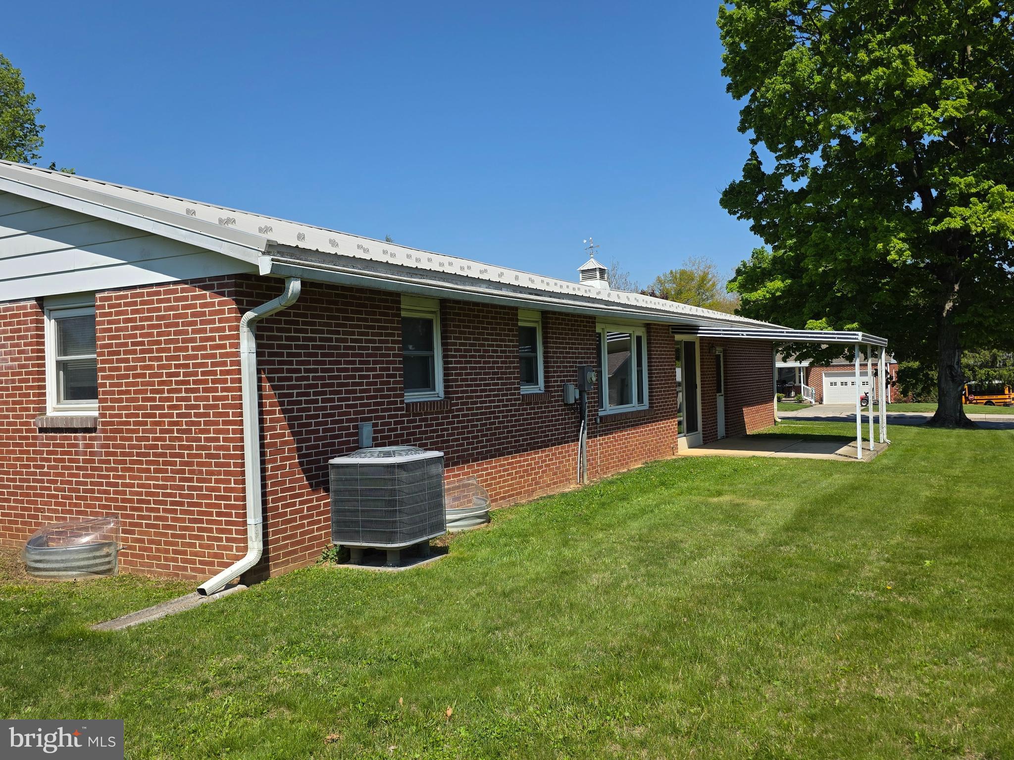 17 OAKLAWN BOULEVARD