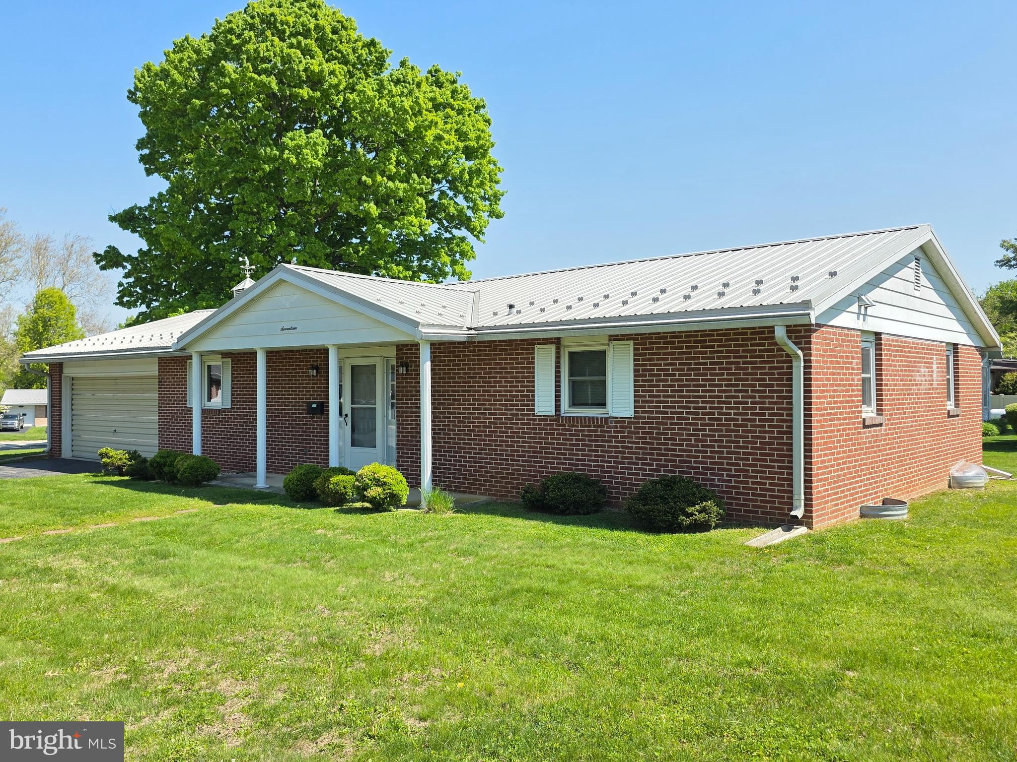 17 OAKLAWN BOULEVARD
