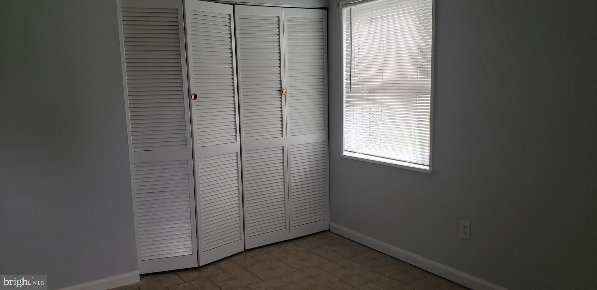 SOUTH LAWN - Residential