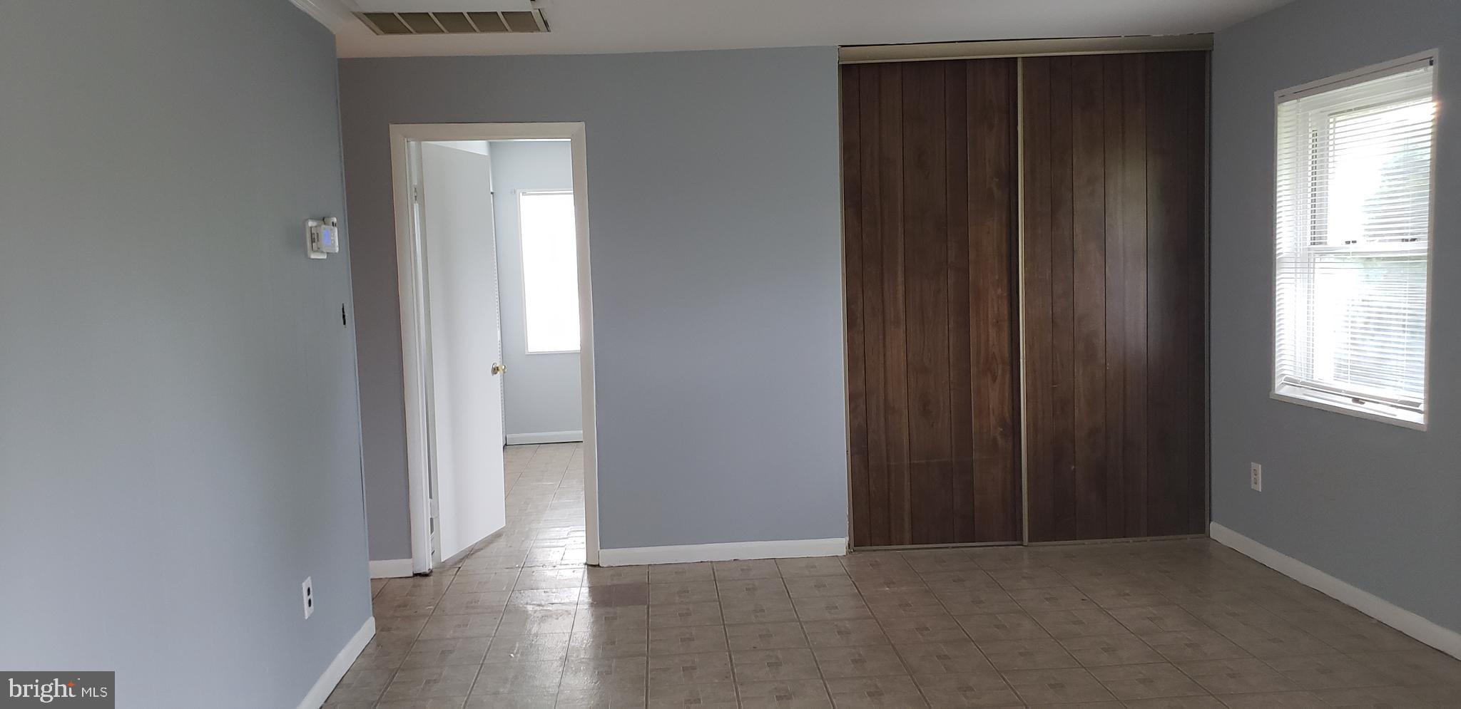 SOUTH LAWN - Residential