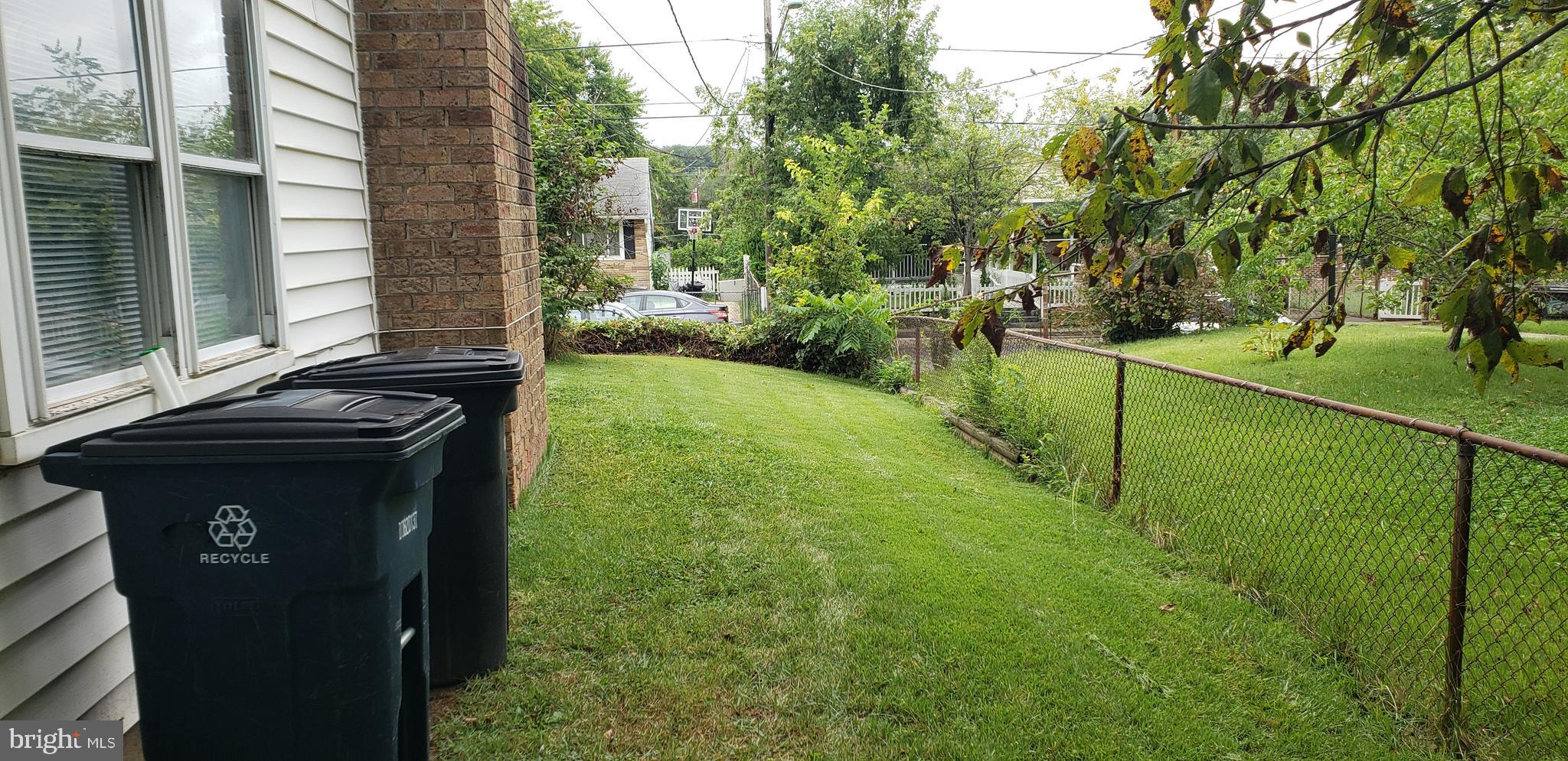 SOUTH LAWN - Residential