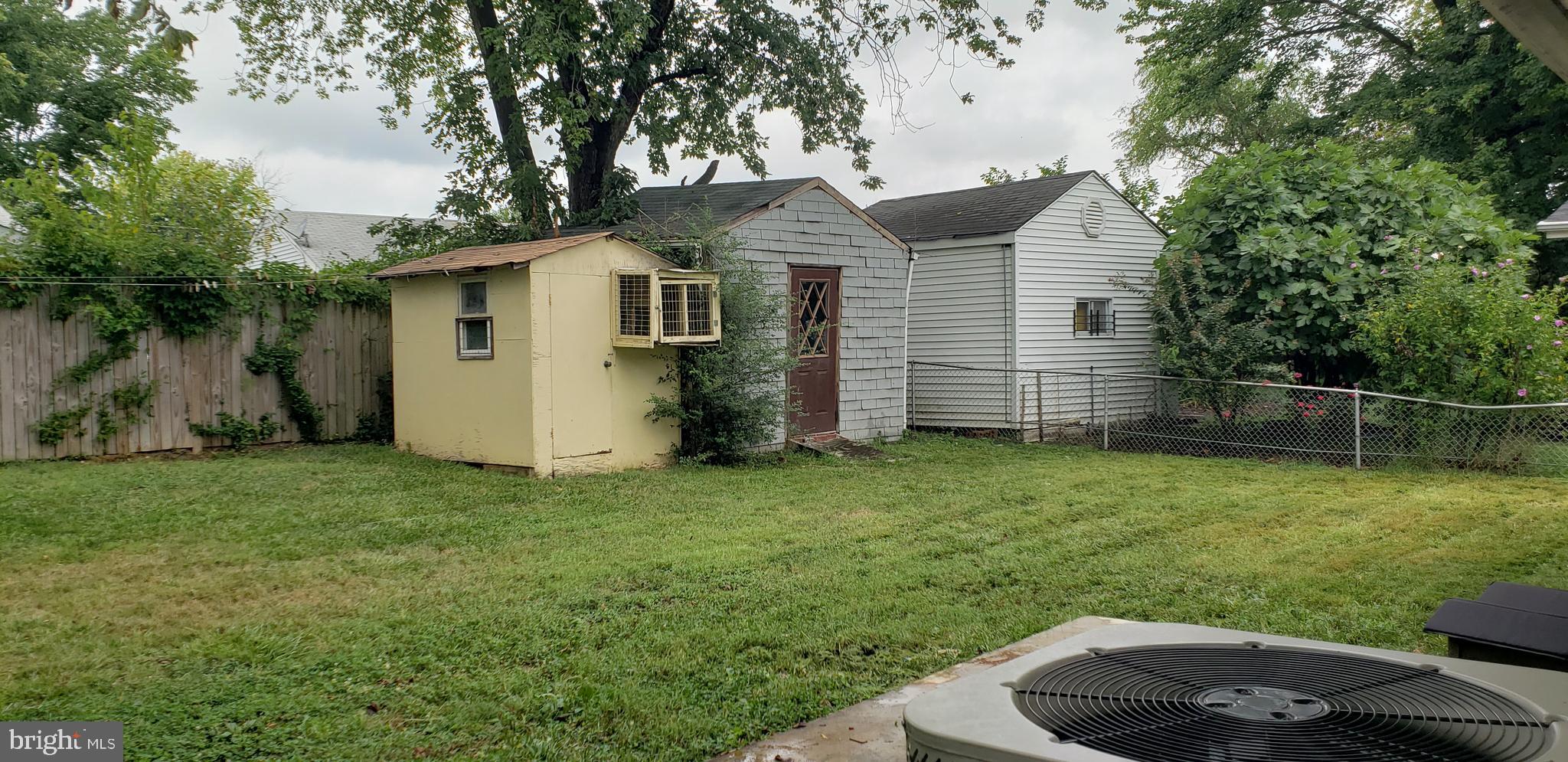 SOUTH LAWN - Residential