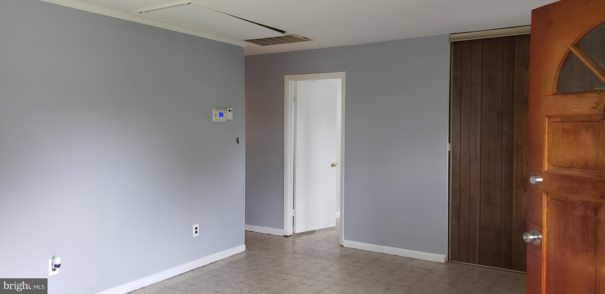 SOUTH LAWN - Residential