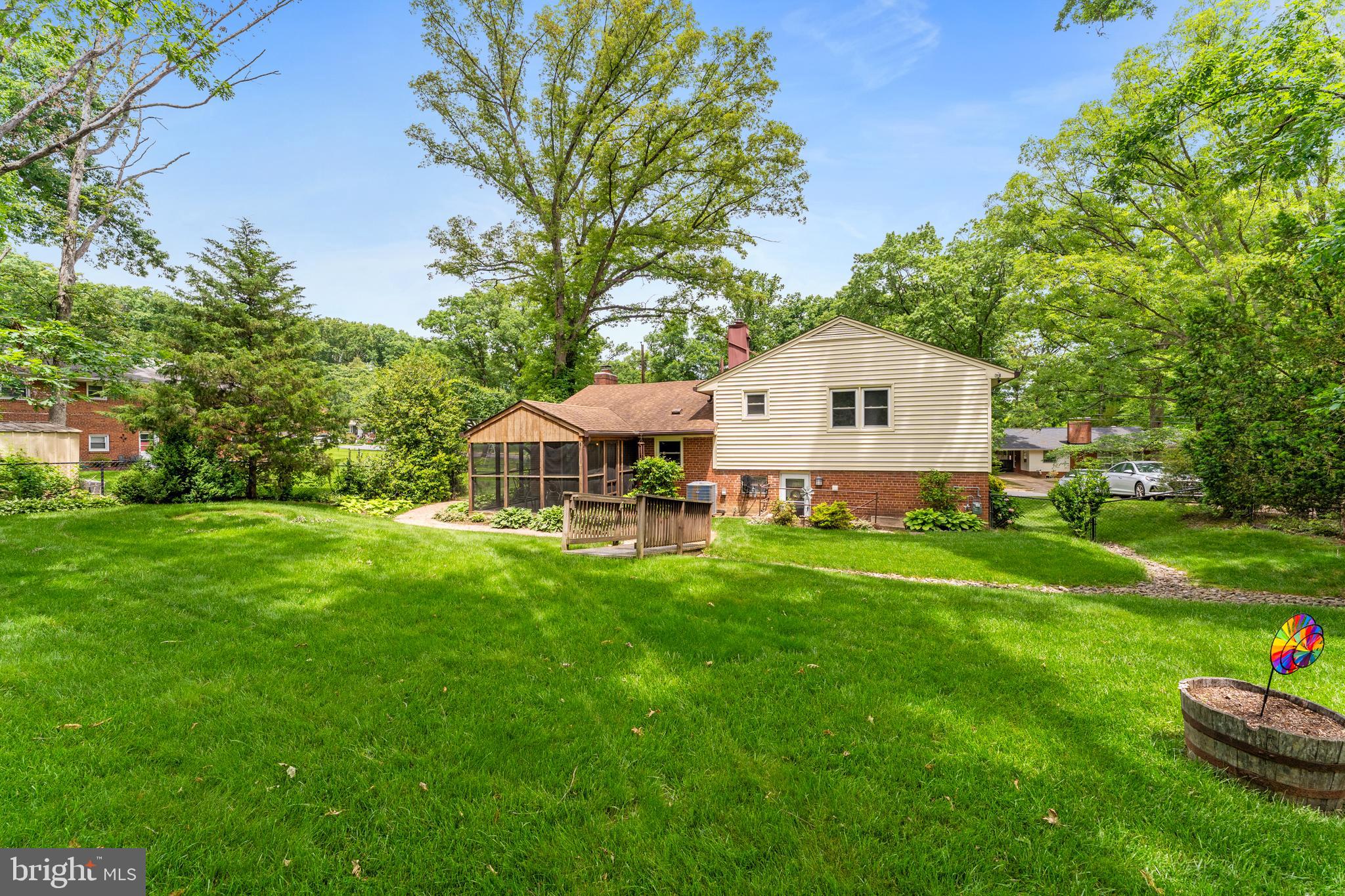 LINCOLNIA HILLS - Residential