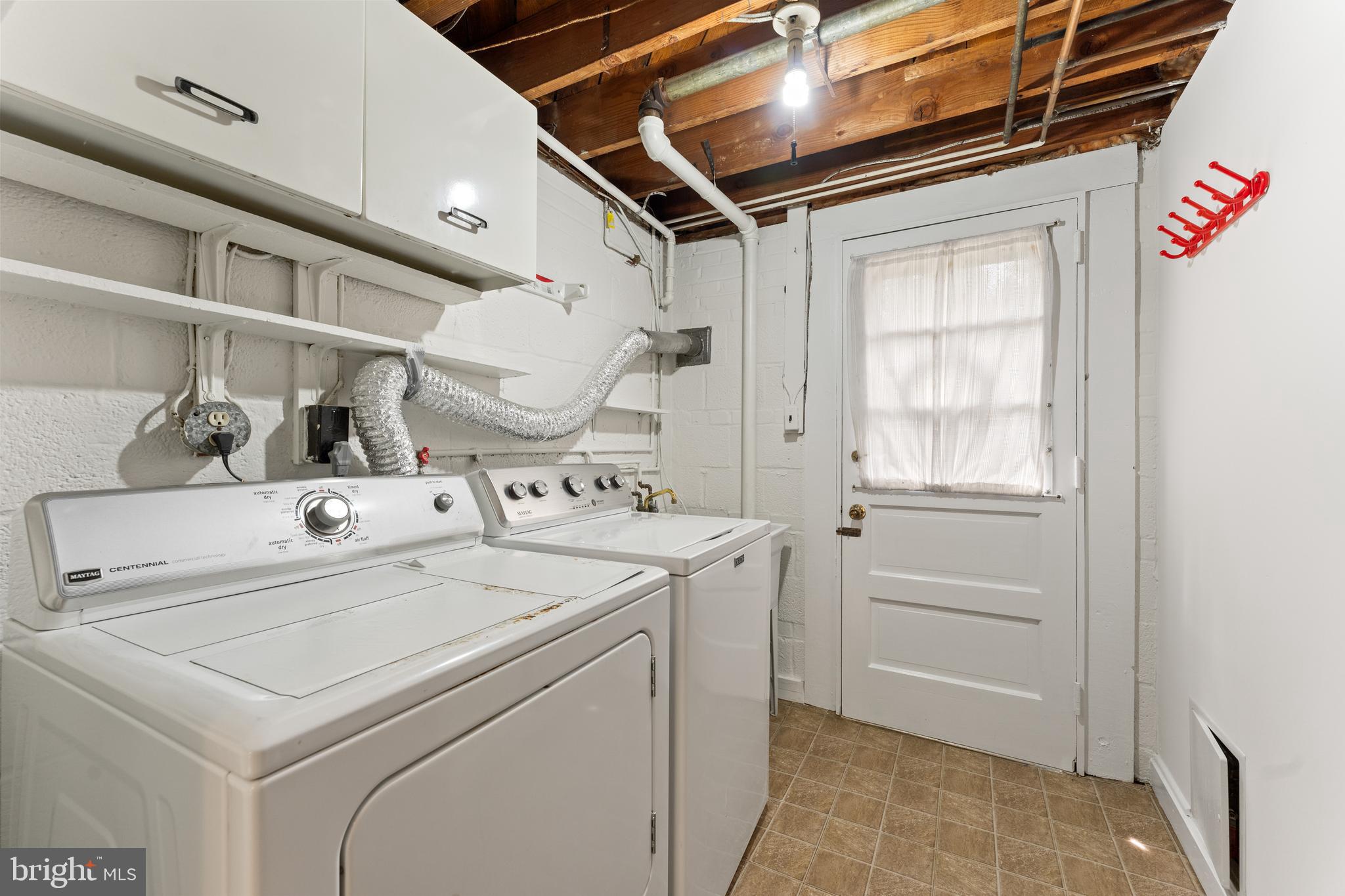 LINCOLNIA HILLS - Residential