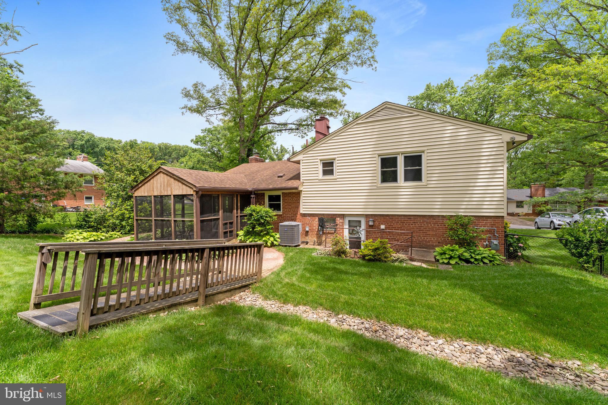 LINCOLNIA HILLS - Residential