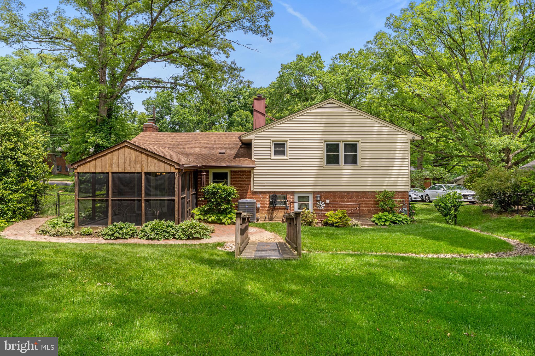 LINCOLNIA HILLS - Residential