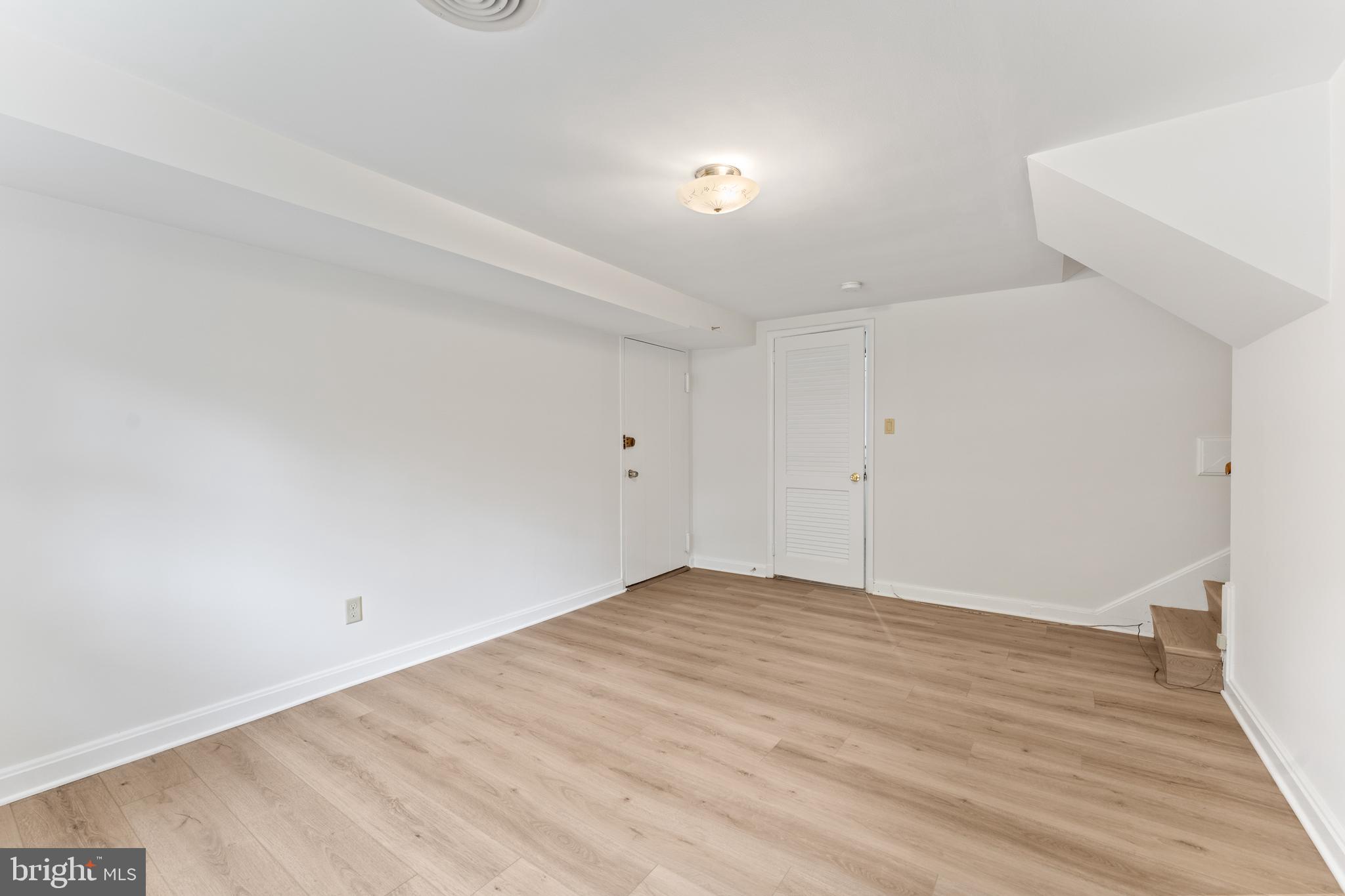 LINCOLNIA HILLS - Residential