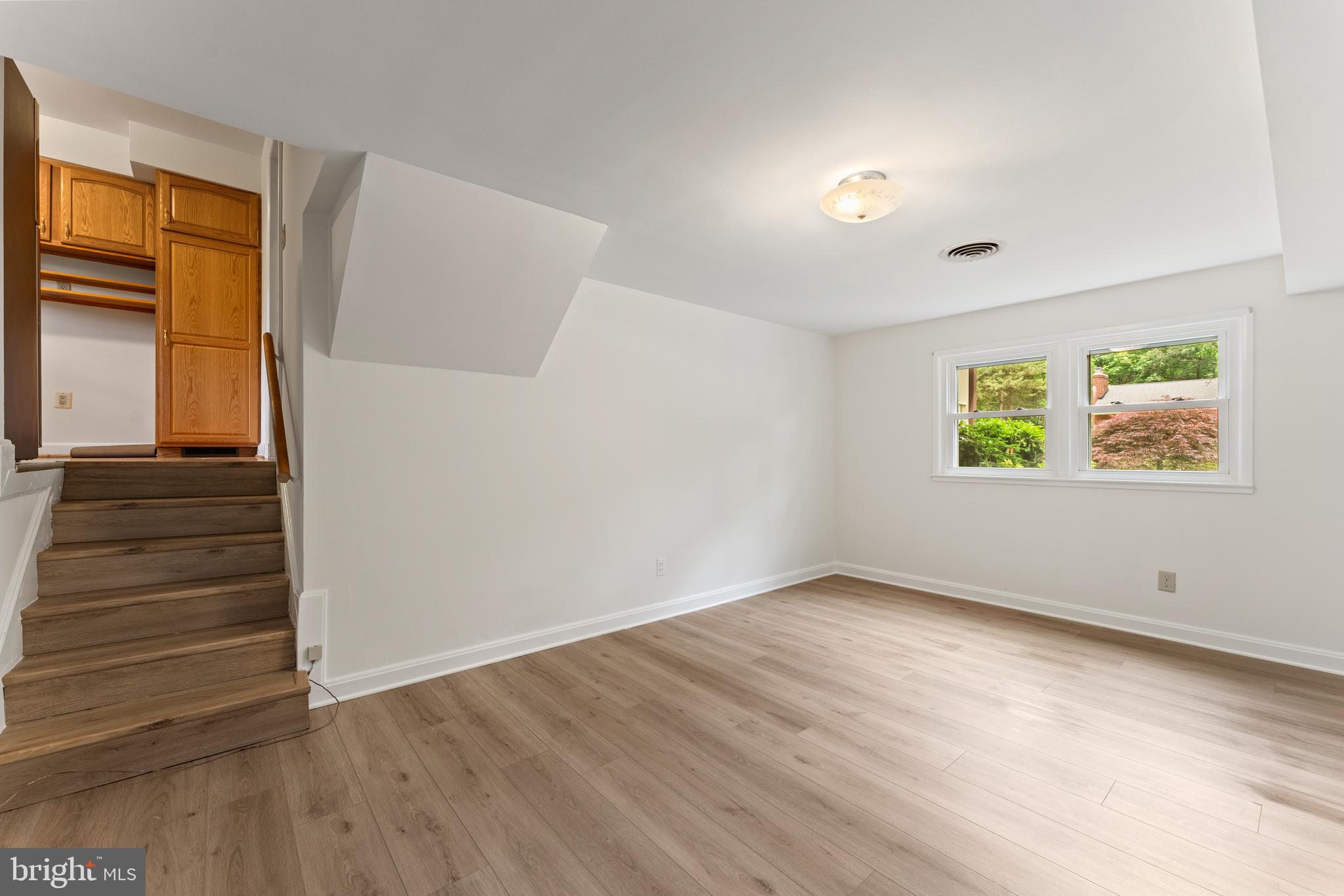 LINCOLNIA HILLS - Residential