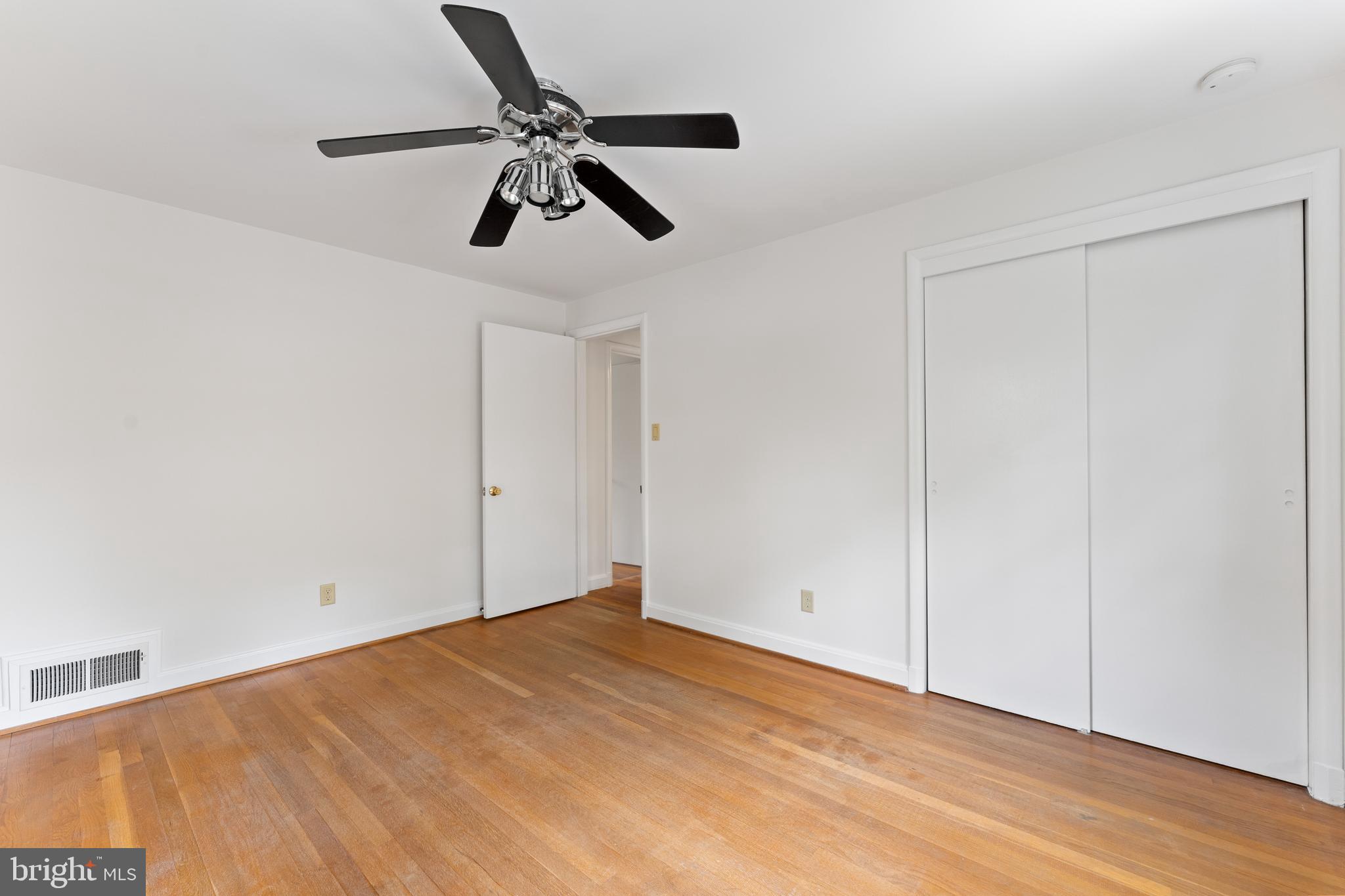 LINCOLNIA HILLS - Residential