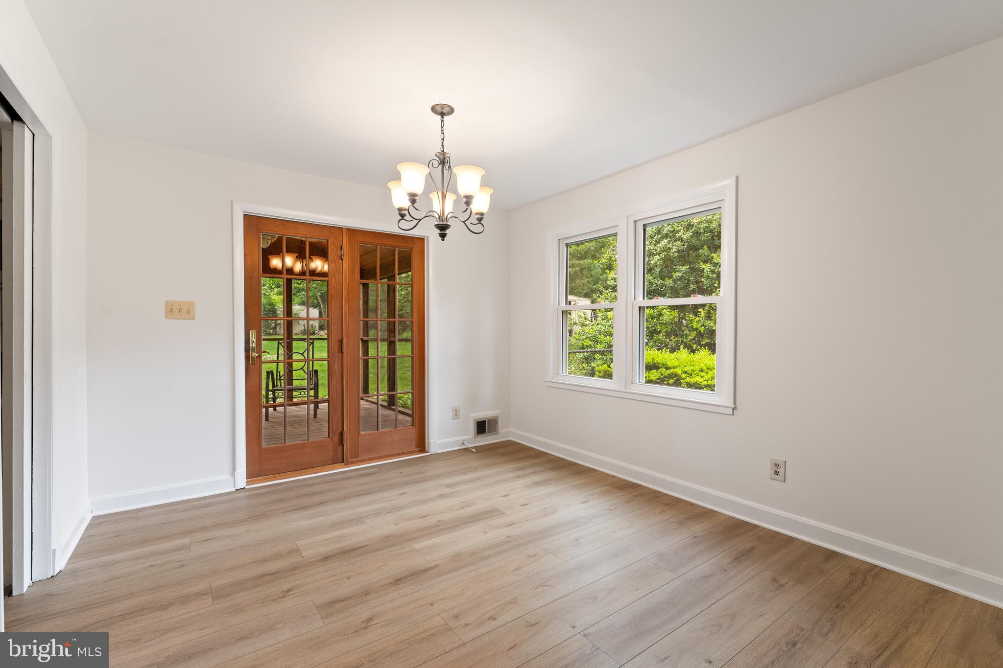 LINCOLNIA HILLS - Residential