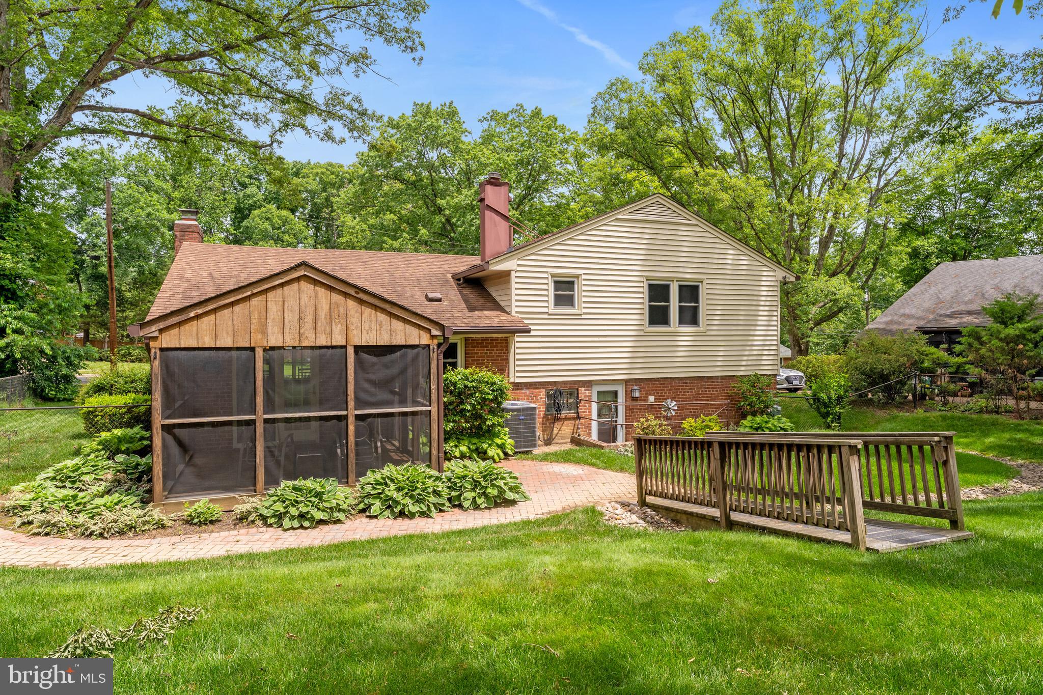 LINCOLNIA HILLS - Residential