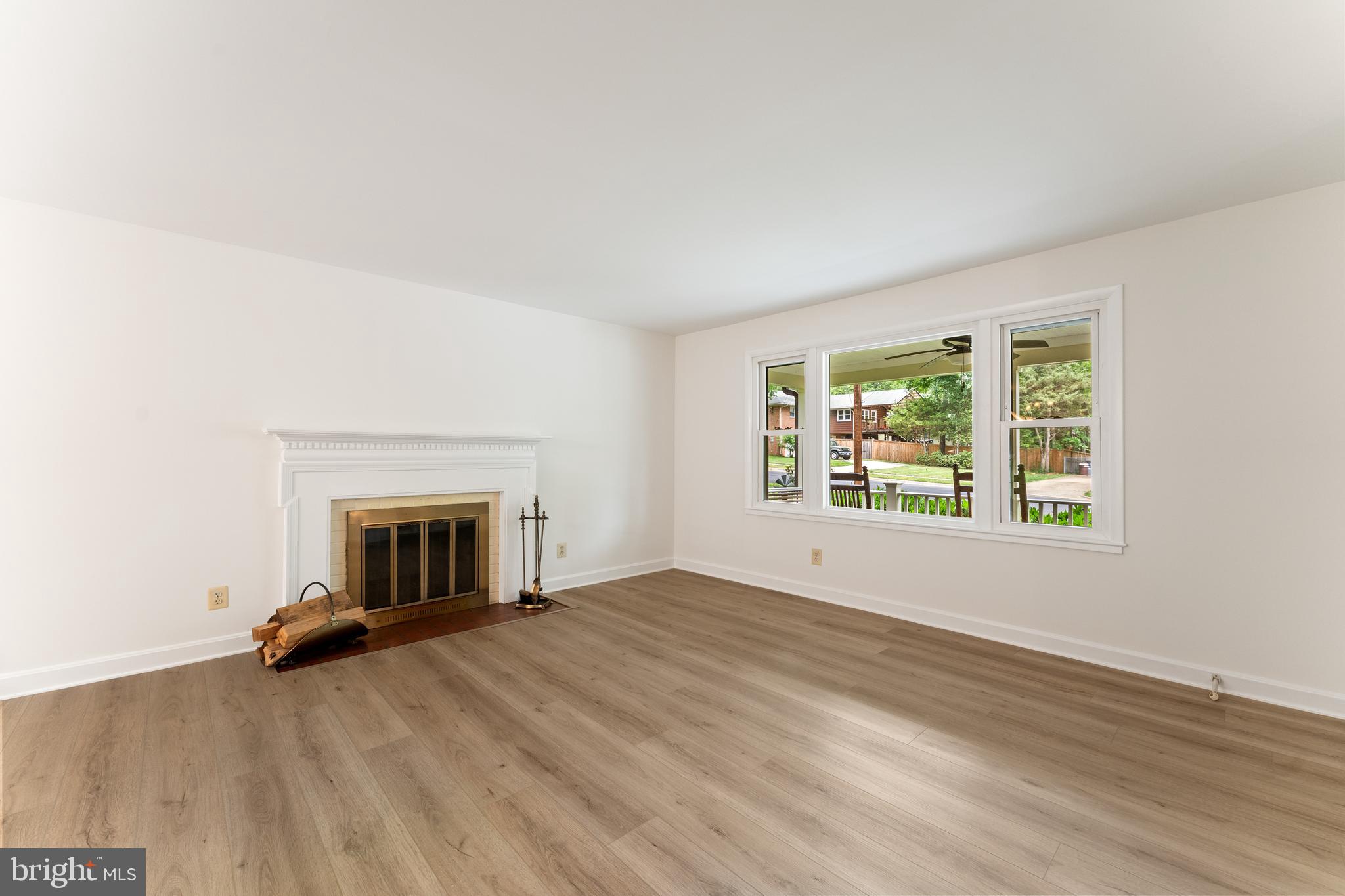 LINCOLNIA HILLS - Residential