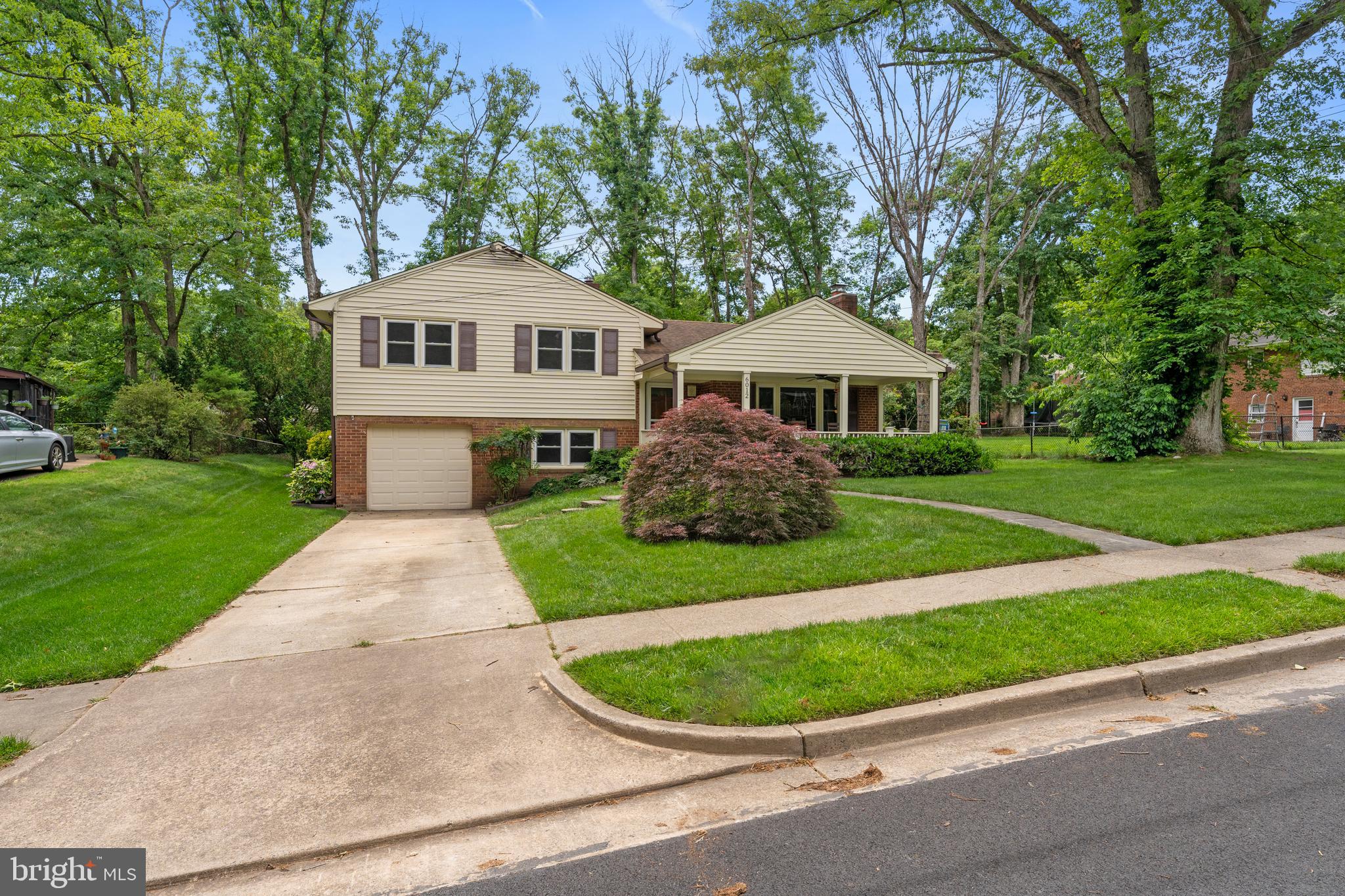 LINCOLNIA HILLS - Residential