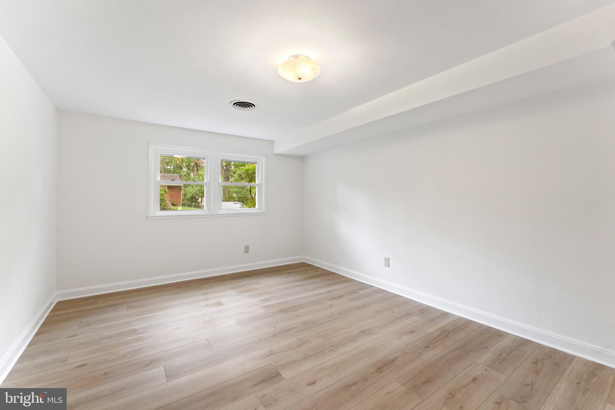 LINCOLNIA HILLS - Residential