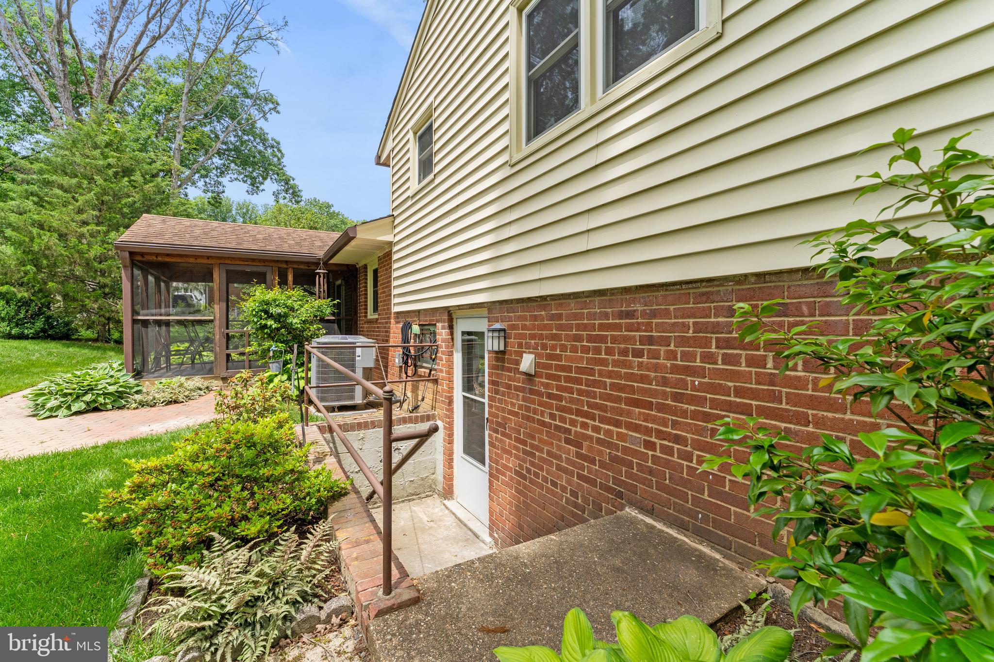 LINCOLNIA HILLS - Residential