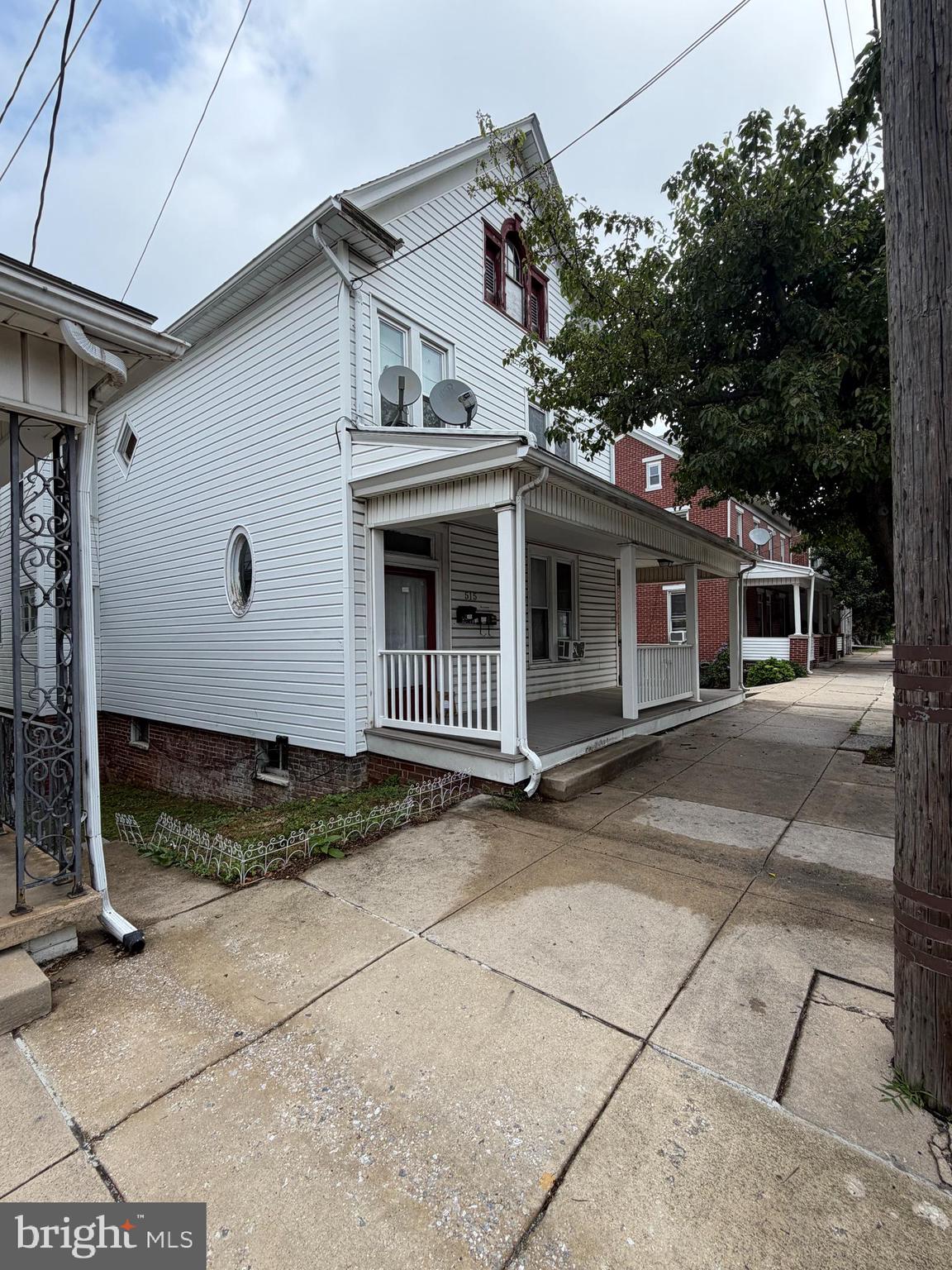 515 W BROADWAY